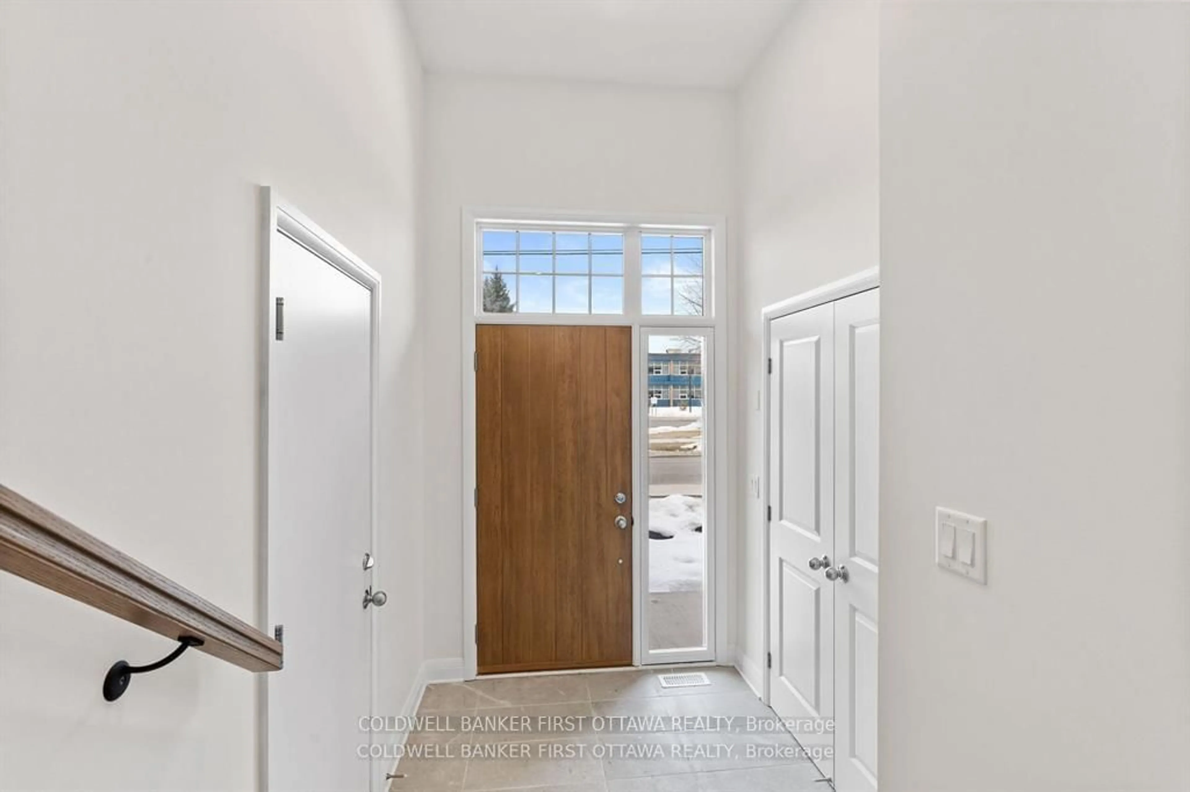 Indoor entryway for 61 TROTMAN St, Carleton Place Ontario K7C 0J8