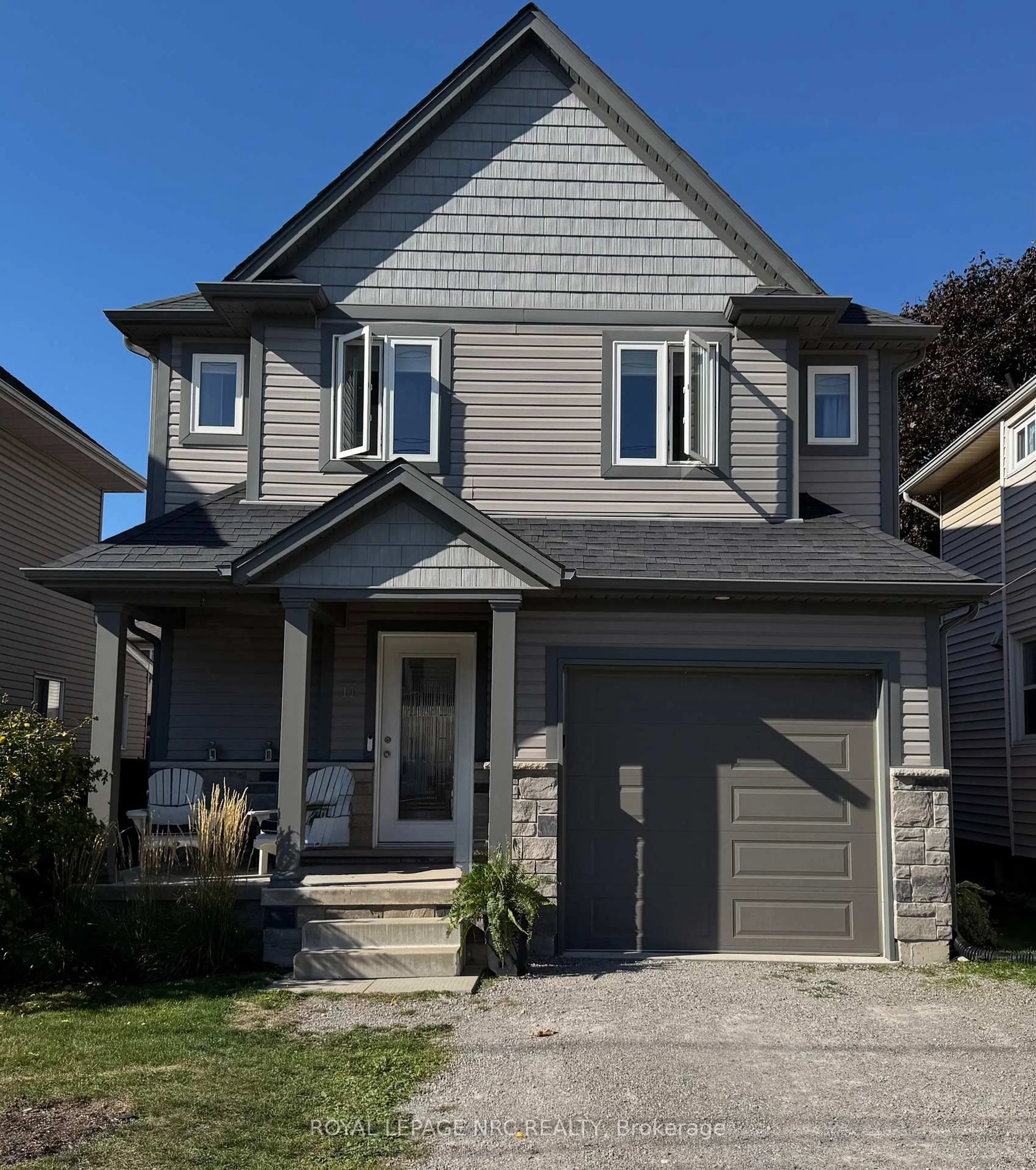 Home with vinyl exterior material, street for 11 Violet St, St. Catharines Ontario L2S 2X1