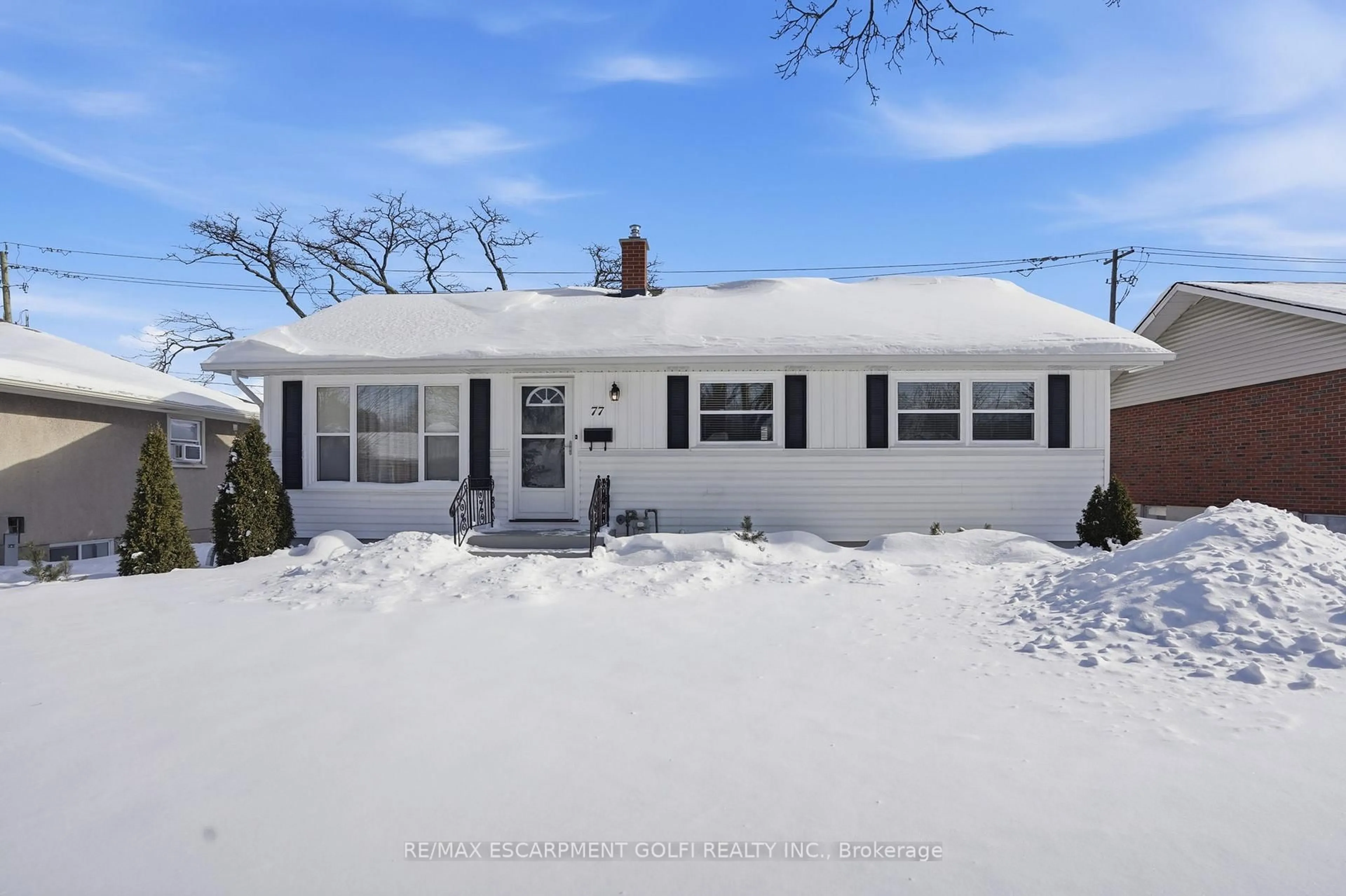 Home with vinyl exterior material, street for 77 Jacobson Ave, St. Catharines Ontario L2T 3A2