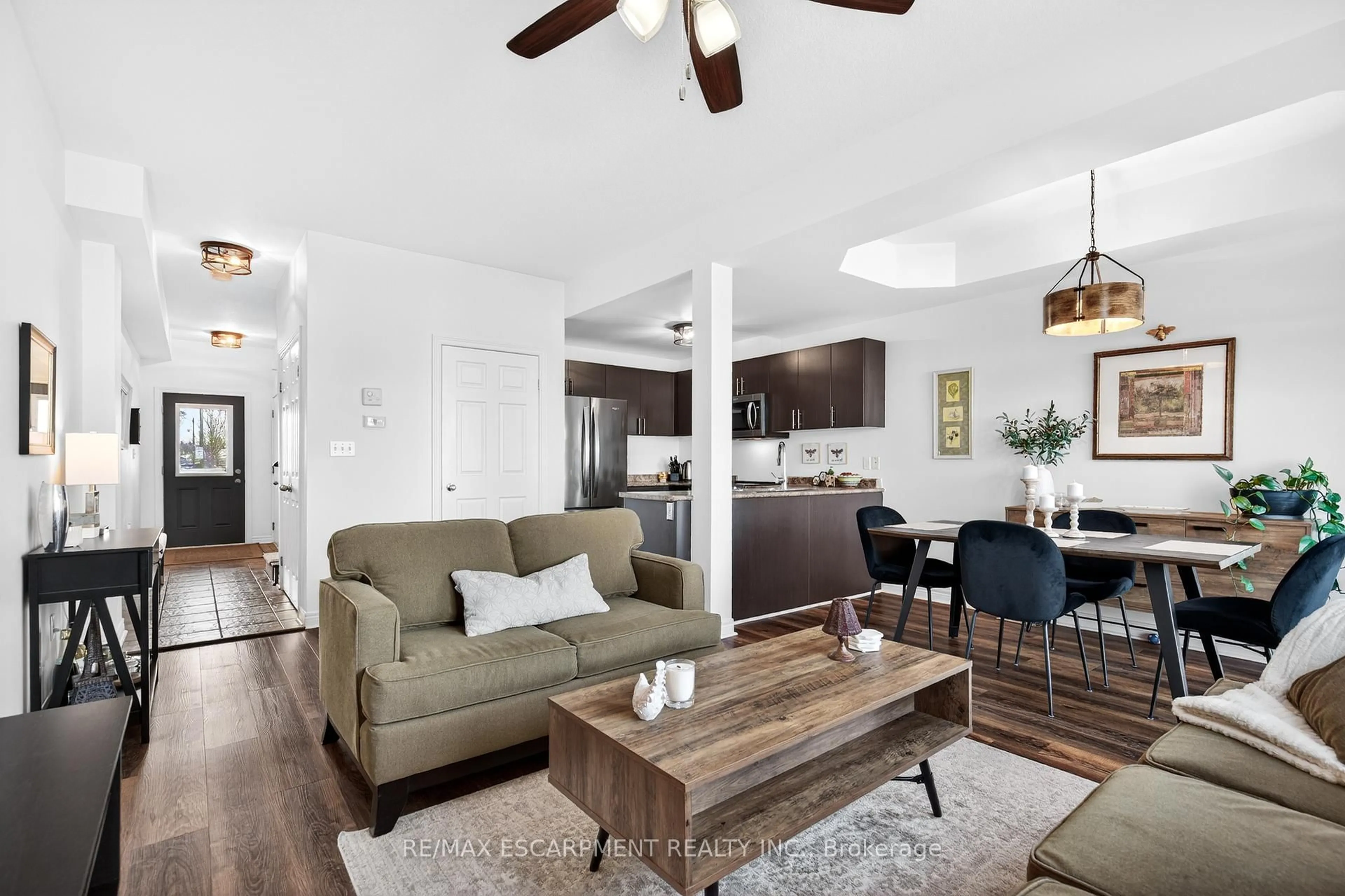 Living room with furniture, unknown for 44 Madonna Dr, Hamilton Ontario L9B 0G9