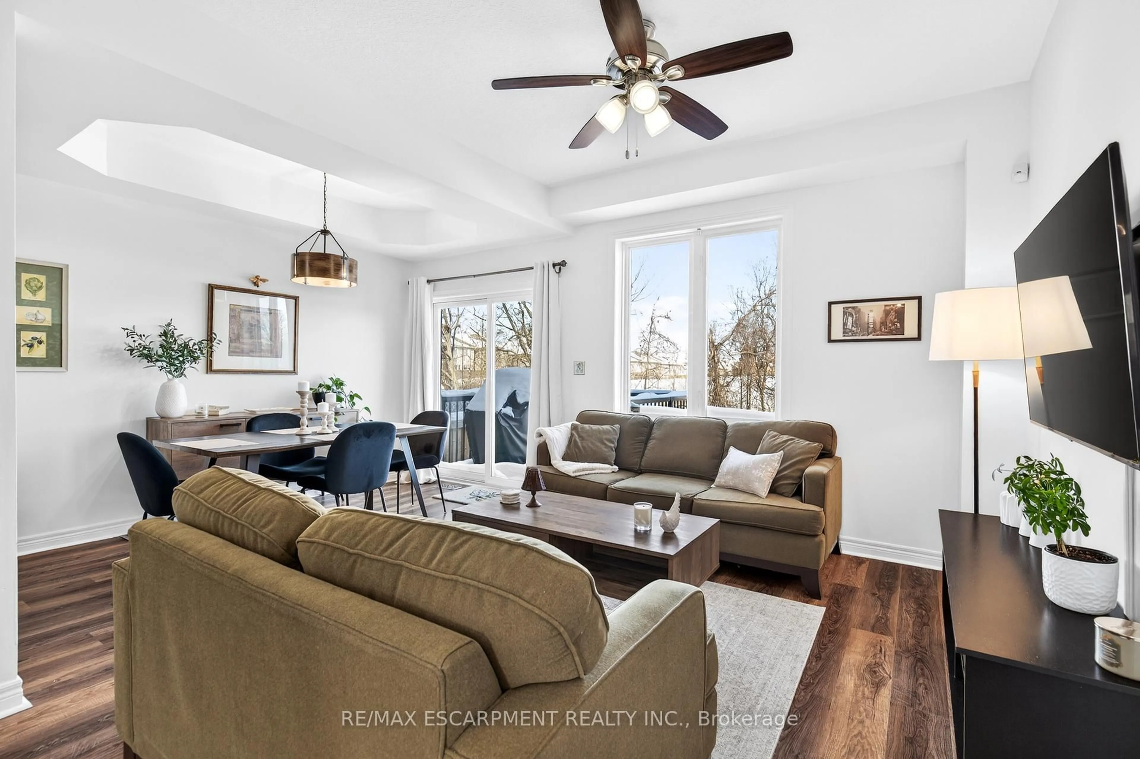 Living room with furniture, unknown for 44 Madonna Dr, Hamilton Ontario L9B 0G9