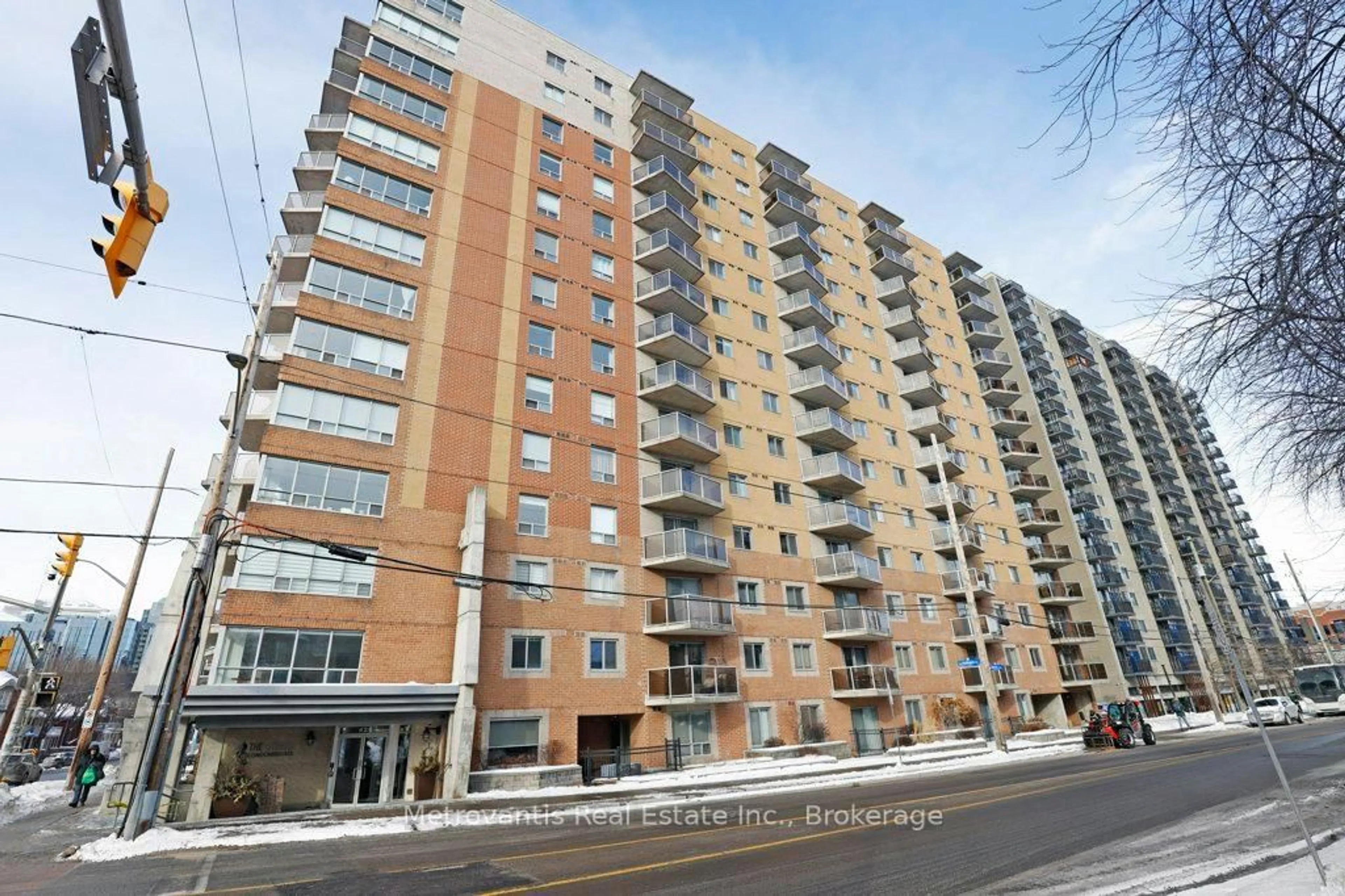 Patio, building for 429 Somerset St #706, Ottawa Ontario K2P 2P5