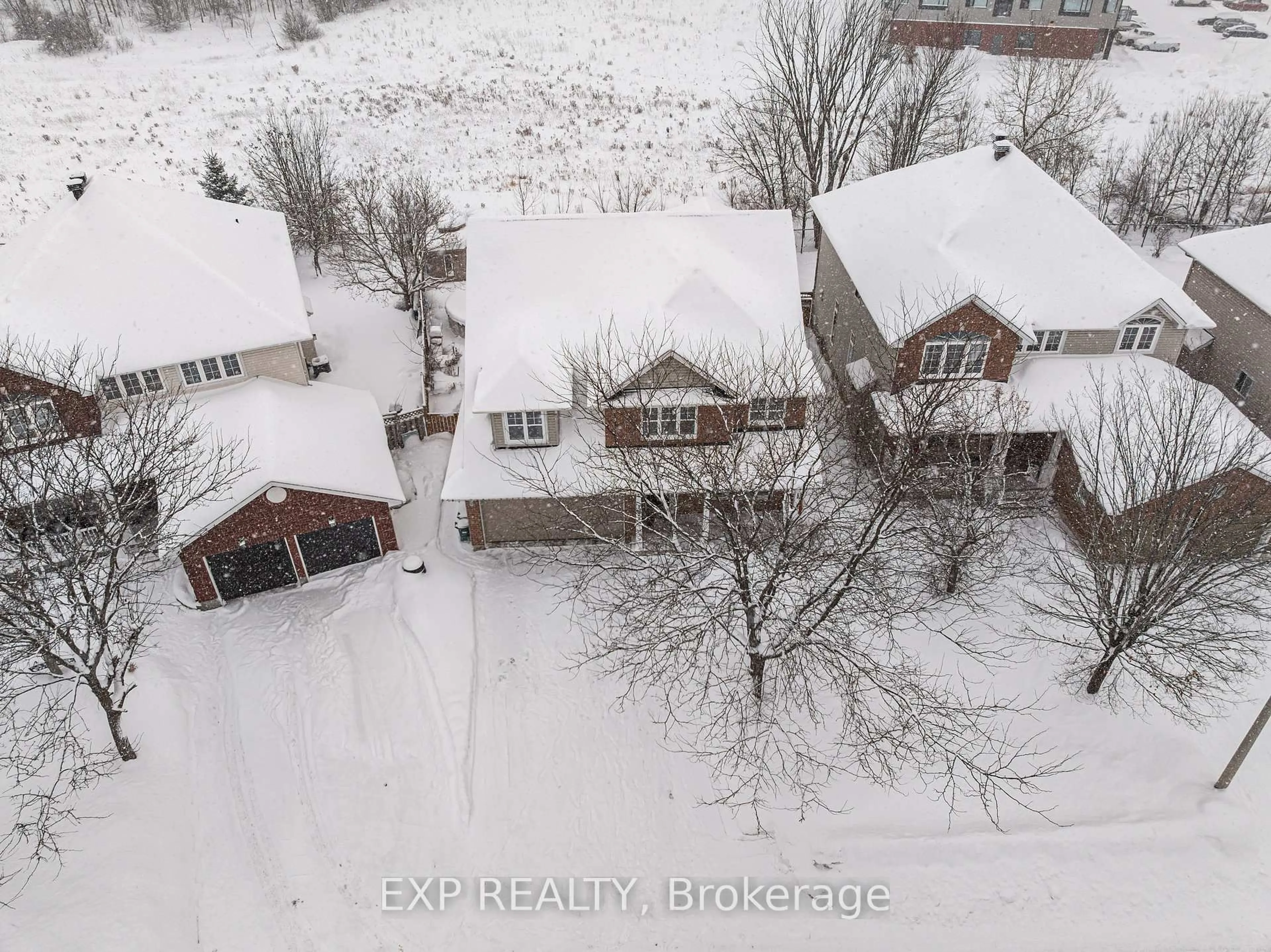 A pic from outside/outdoor area/front of a property/back of a property/a pic from drone, unknown for 2032 Calico Cres, Ottawa Ontario K4A 4L7