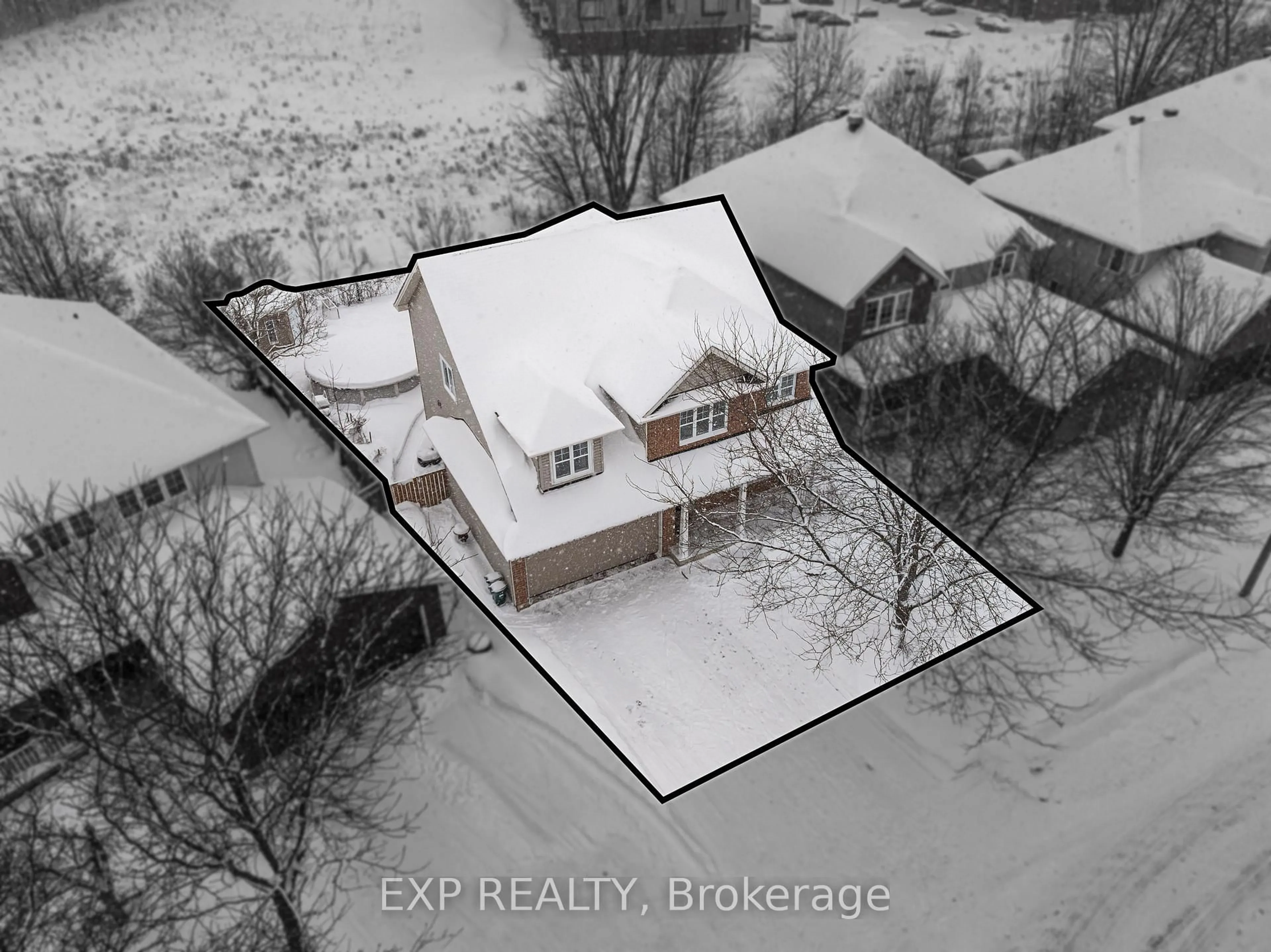 A pic from outside/outdoor area/front of a property/back of a property/a pic from drone, building for 2032 Calico Cres, Ottawa Ontario K4A 4L7