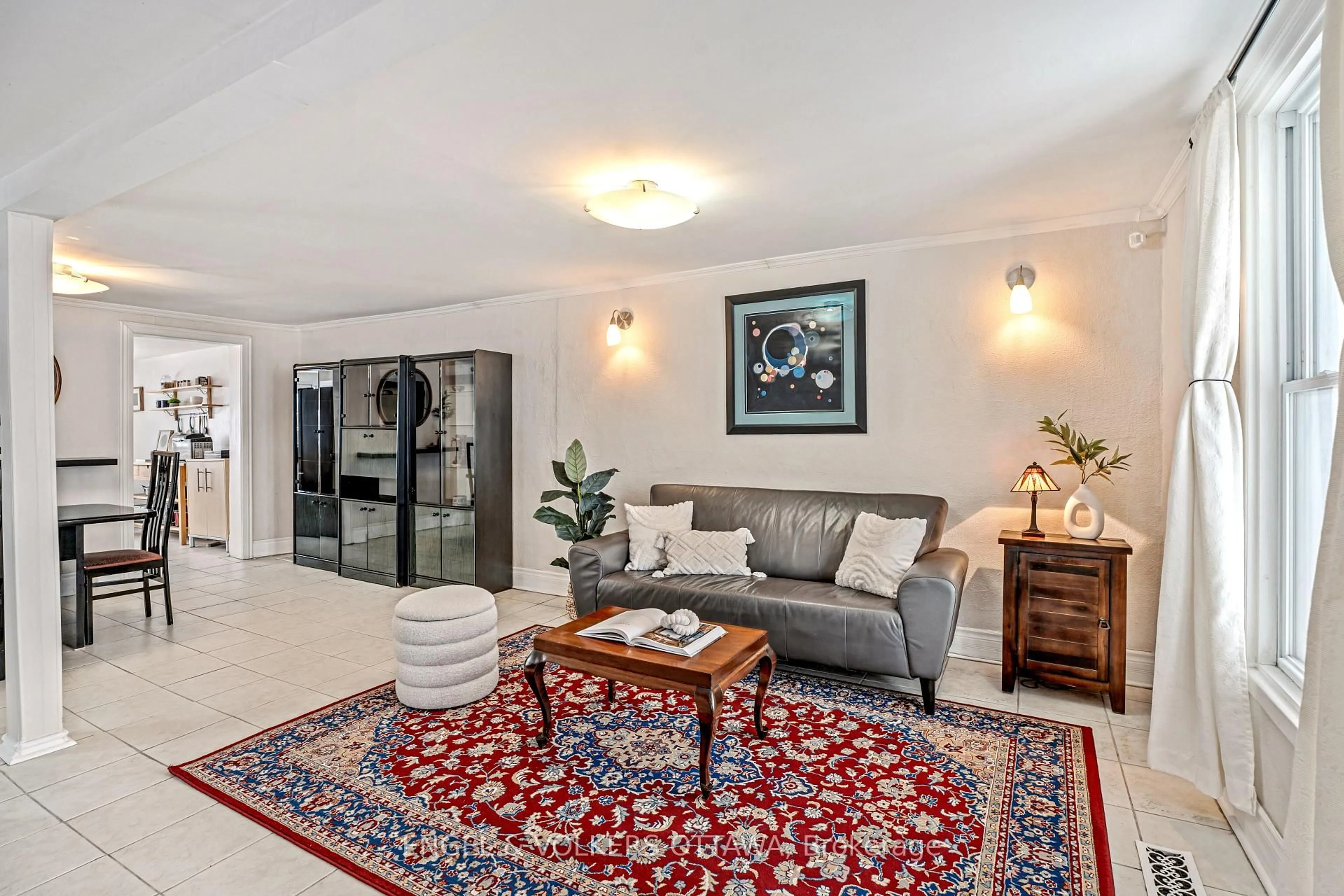 Living room with furniture, unknown for 477 Booth St, Ottawa Ontario K1R 7L1