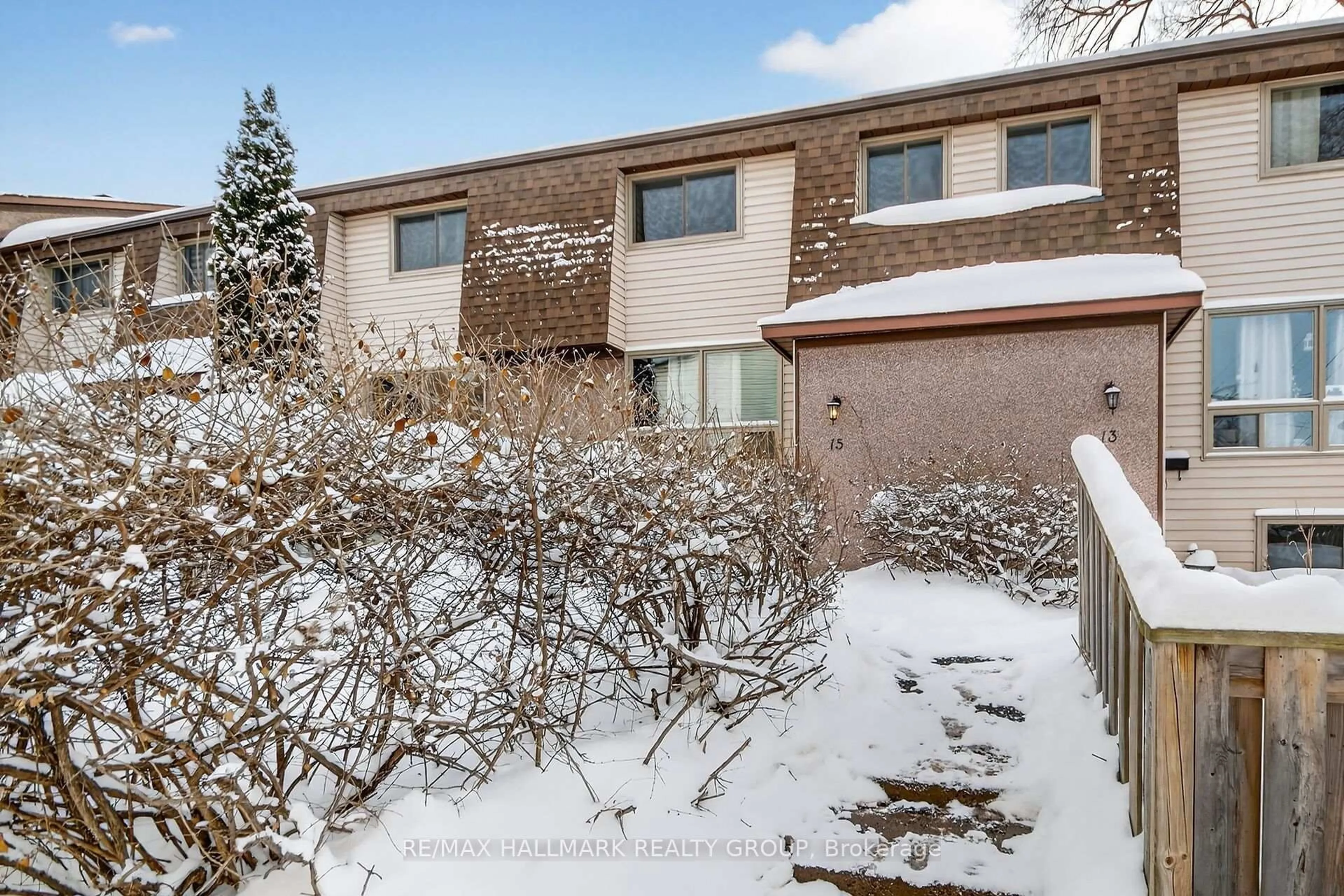 A pic from outside/outdoor area/front of a property/back of a property/a pic from drone, street for 2640 Draper Ave #15, Ottawa Ontario K2H 8V3