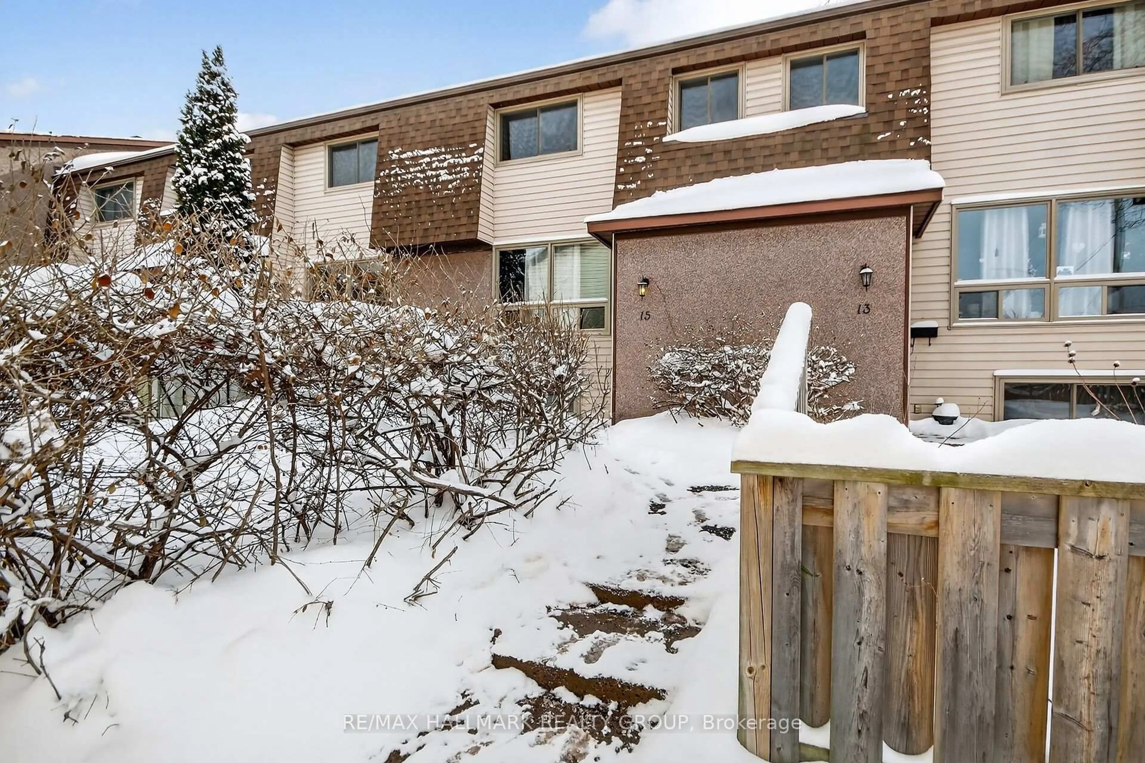 Patio, street for 2640 Draper Ave #15, Ottawa Ontario K2H 8V3