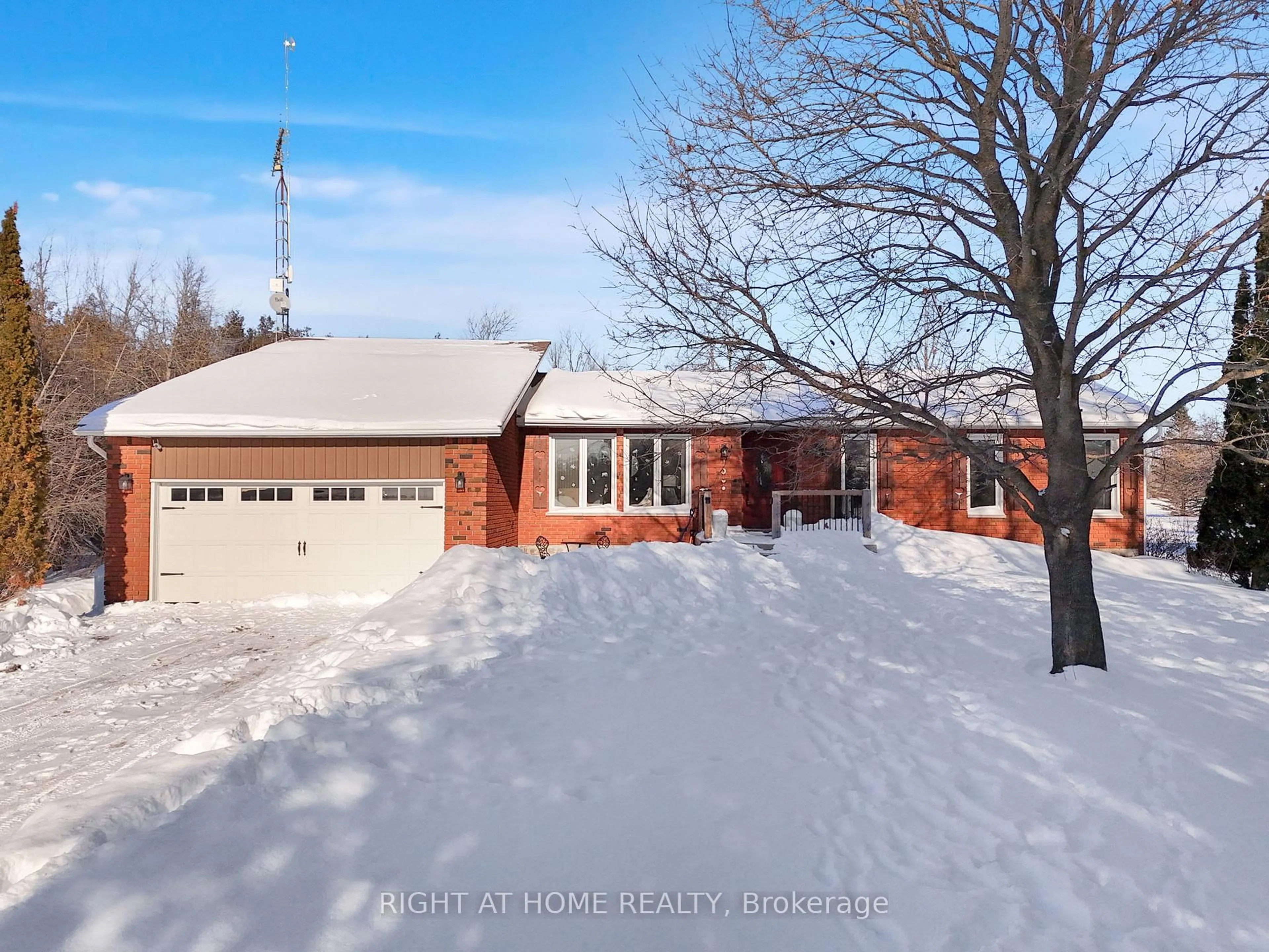 A pic from outside/outdoor area/front of a property/back of a property/a pic from drone, street for 424 Bridle Rd, Kawartha Lakes Ontario K9V 4R2
