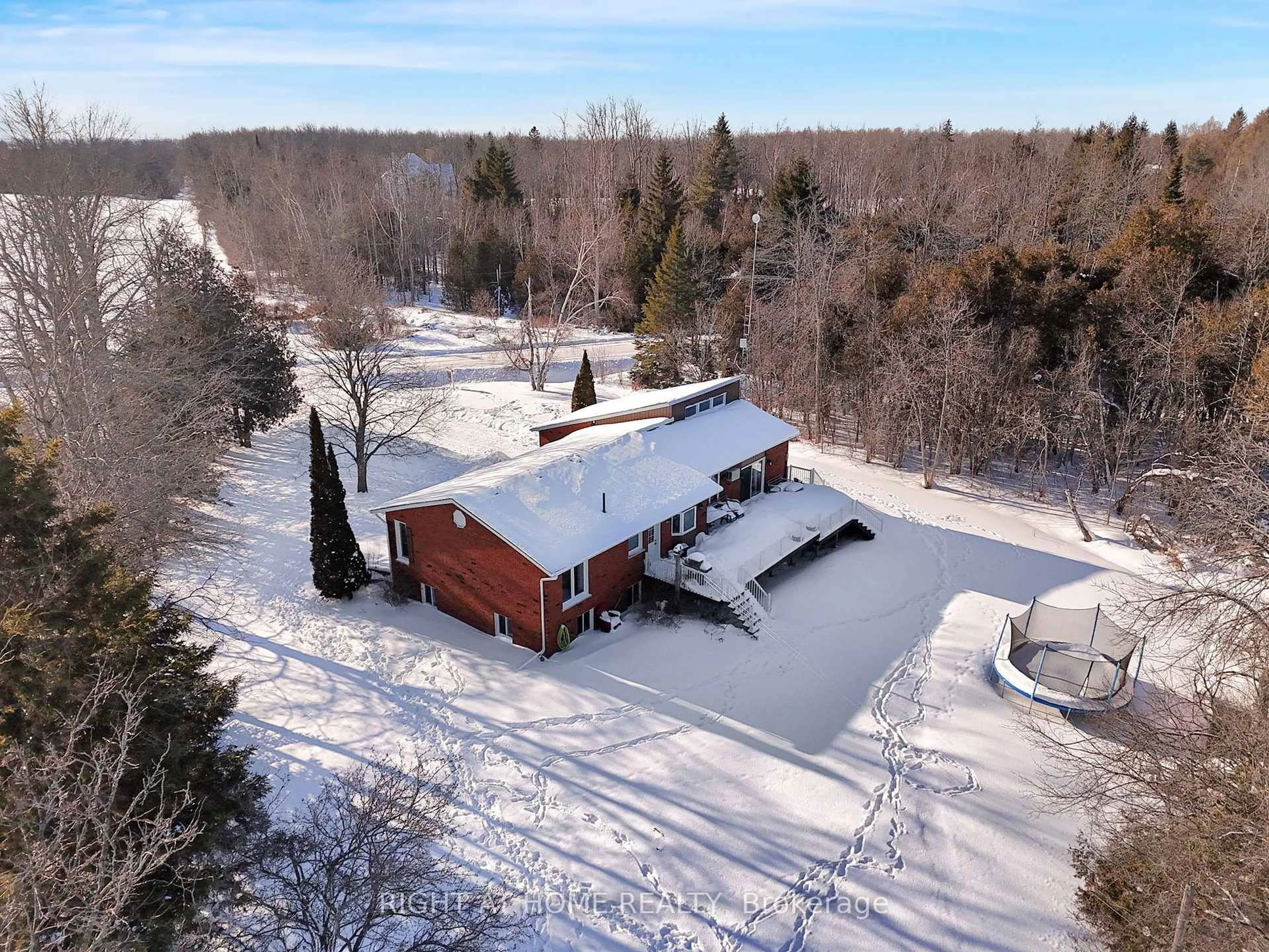 A pic from outside/outdoor area/front of a property/back of a property/a pic from drone, building for 424 Bridle Rd, Kawartha Lakes Ontario K9V 4R2