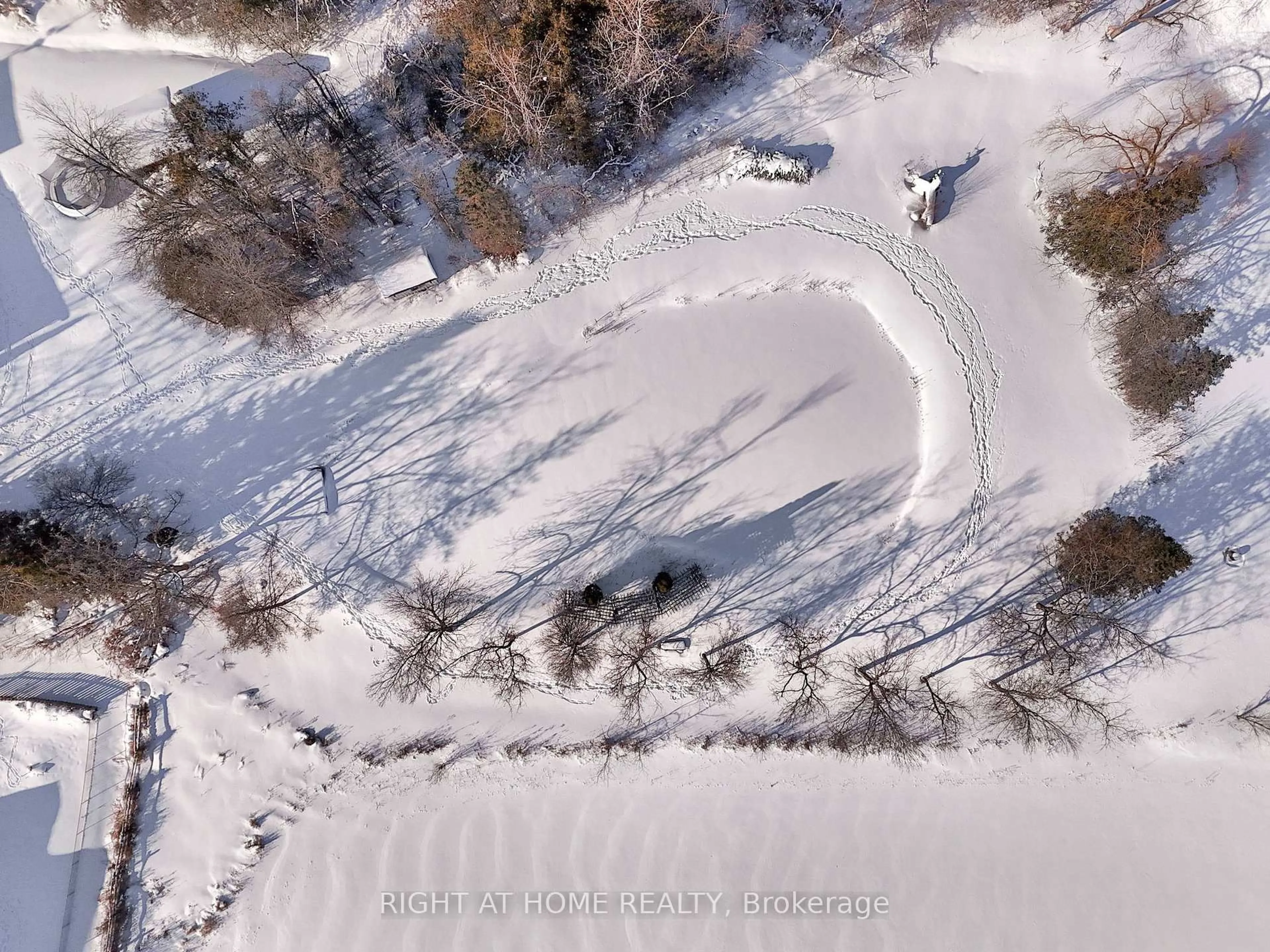 A pic from outside/outdoor area/front of a property/back of a property/a pic from drone, street for 424 Bridle Rd, Kawartha Lakes Ontario K9V 4R2