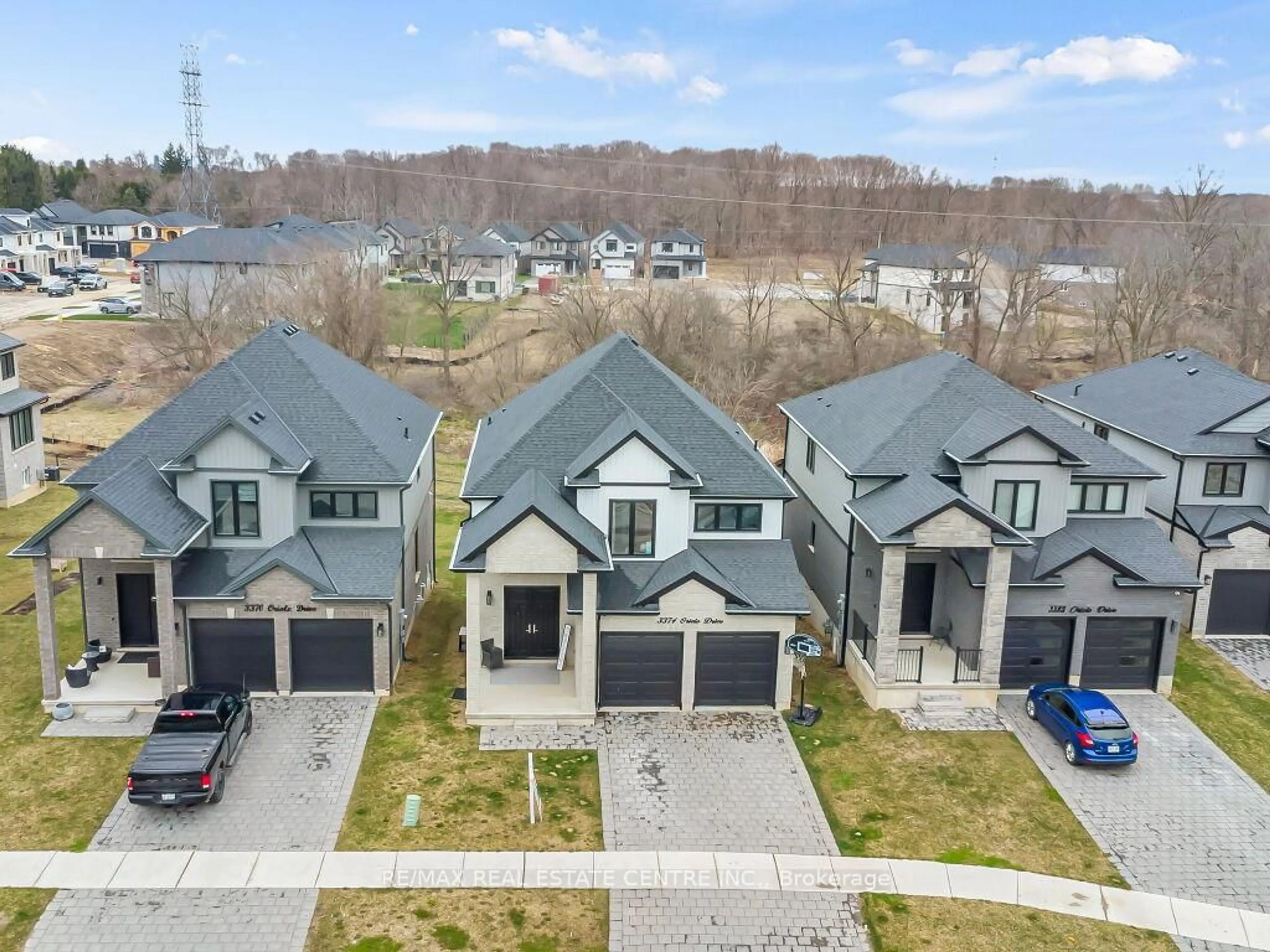 A pic from outside/outdoor area/front of a property/back of a property/a pic from drone, street for 3374 Oriole Dr, London South Ontario N6M 0K1