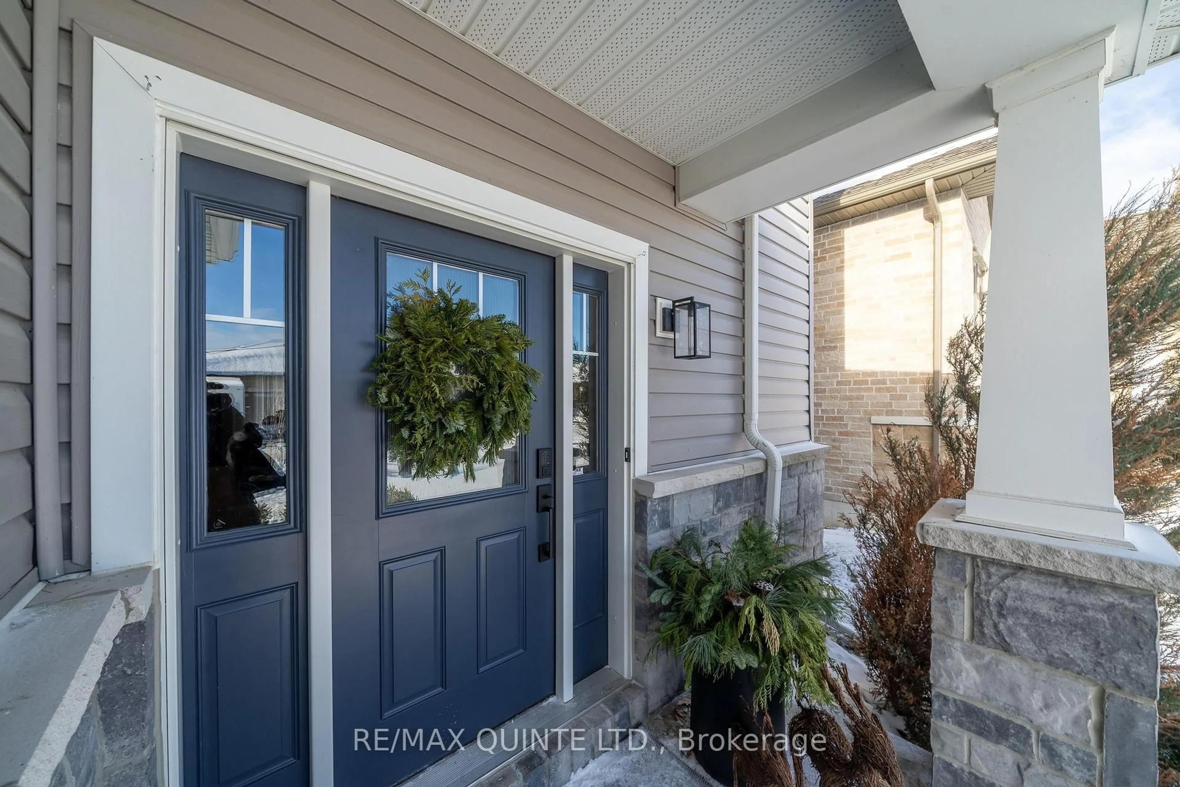 Indoor entryway for 14 Cypress Dr, Belleville Ontario K8N 0J6