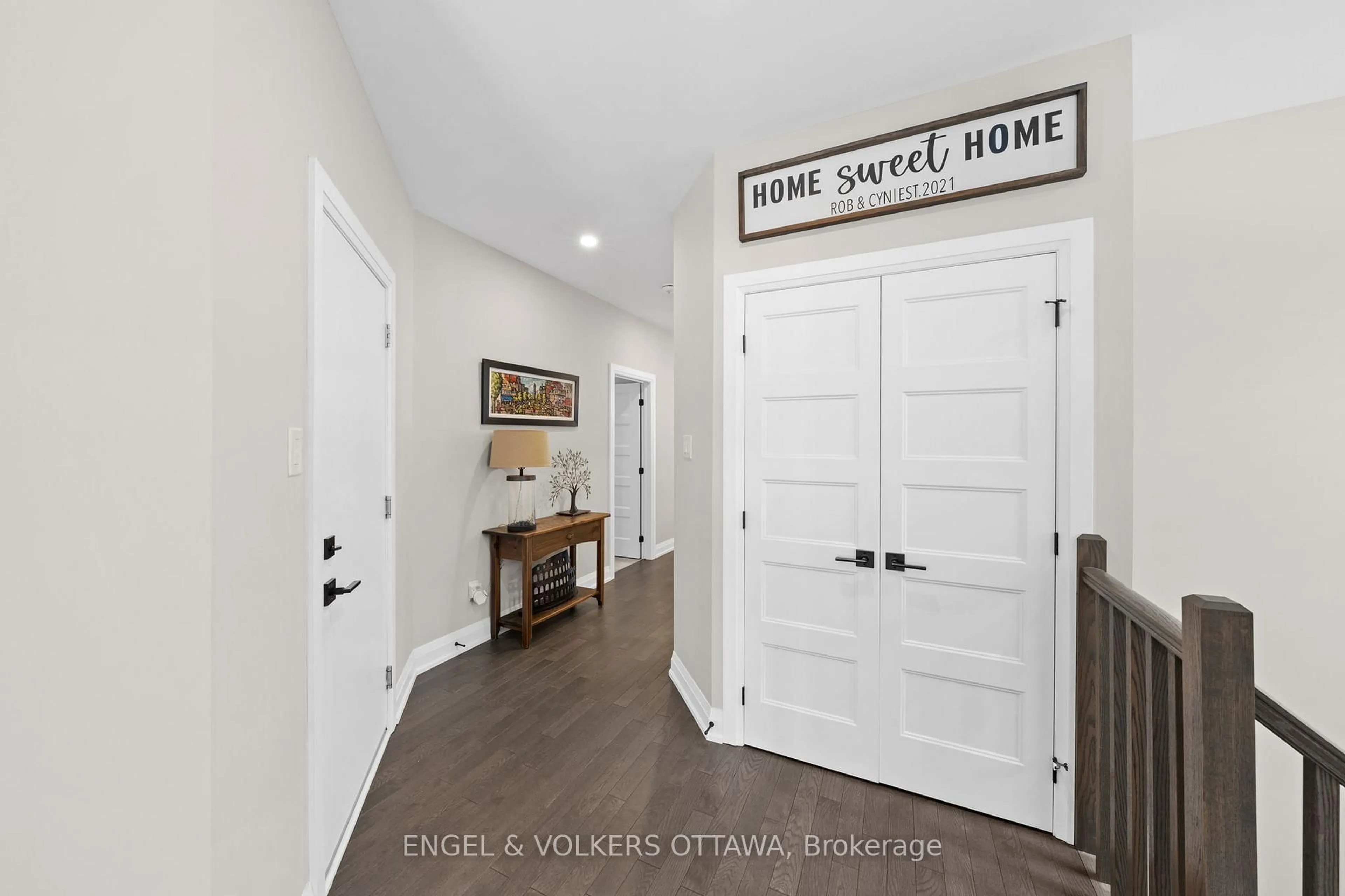 Indoor entryway for 221 Blackhorse Dr, North Grenville Ontario K0G 1J0