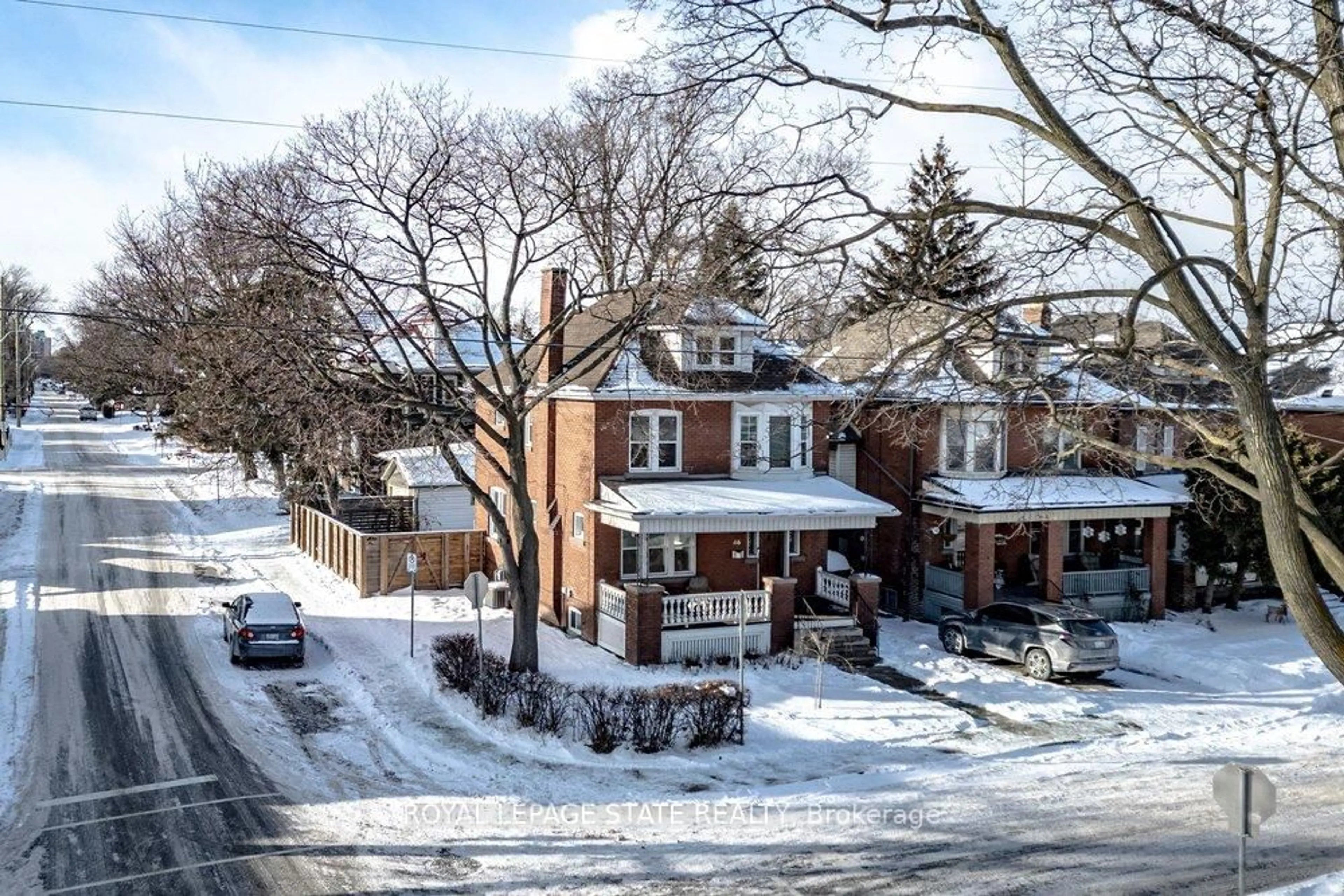 A pic from outside/outdoor area/front of a property/back of a property/a pic from drone, street for 46 Connaught Ave, Hamilton Ontario L8M 3C2