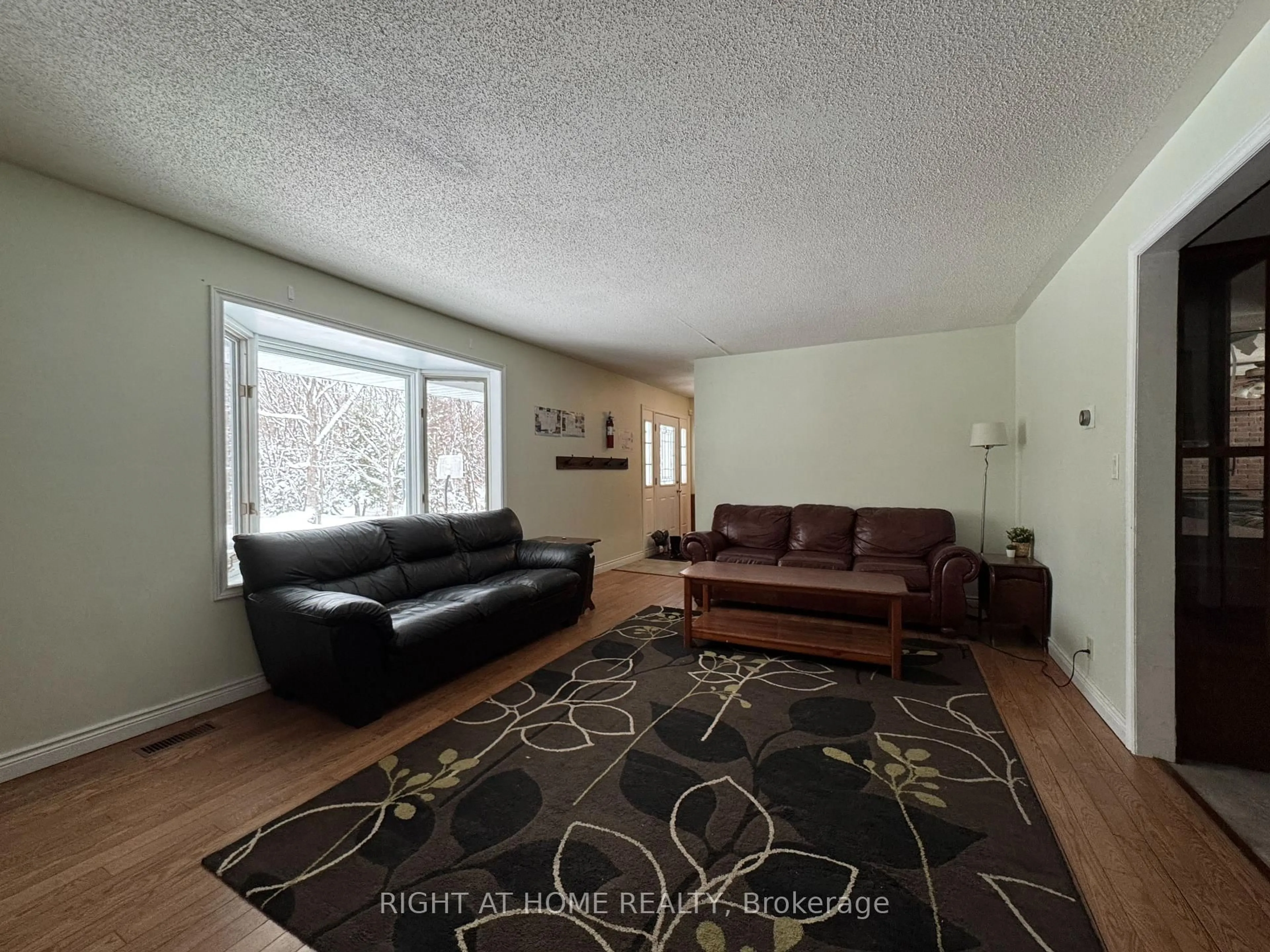 Living room with furniture, unknown for 67 Bridgedale Cres, Huntsville Ontario P0B 1L0