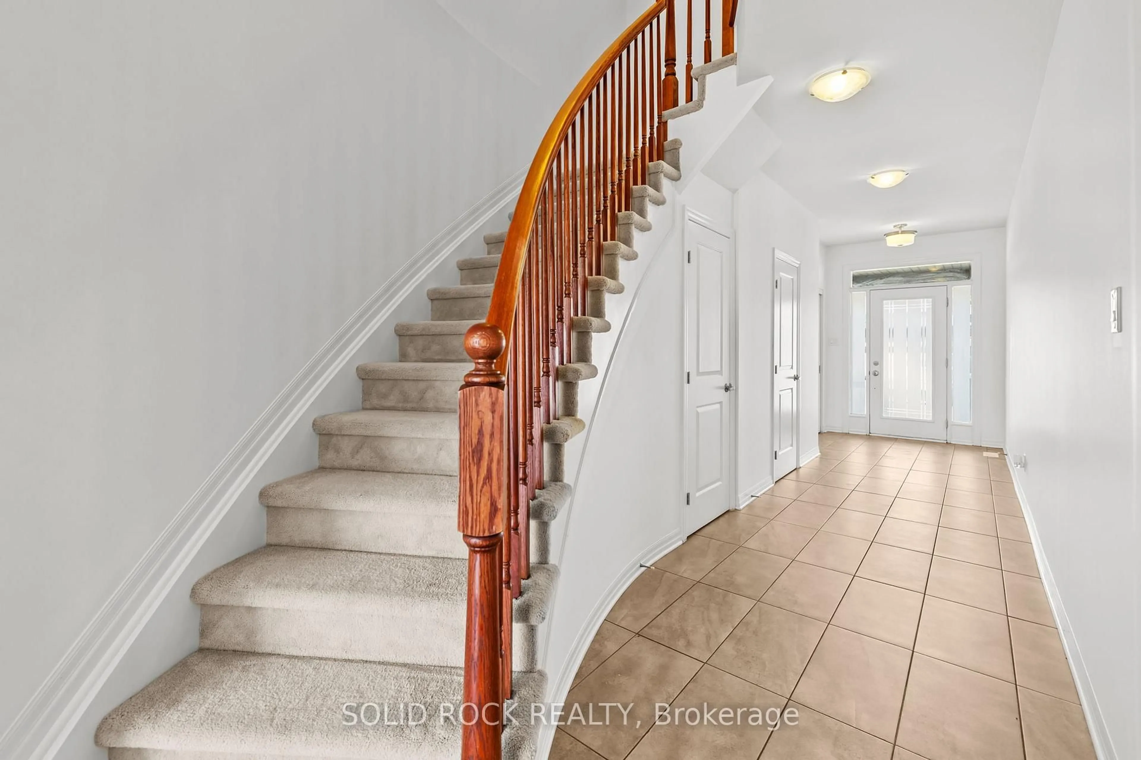 Indoor foyer for 153 Hawkshaw Cres, Ottawa Ontario K2J 5P8