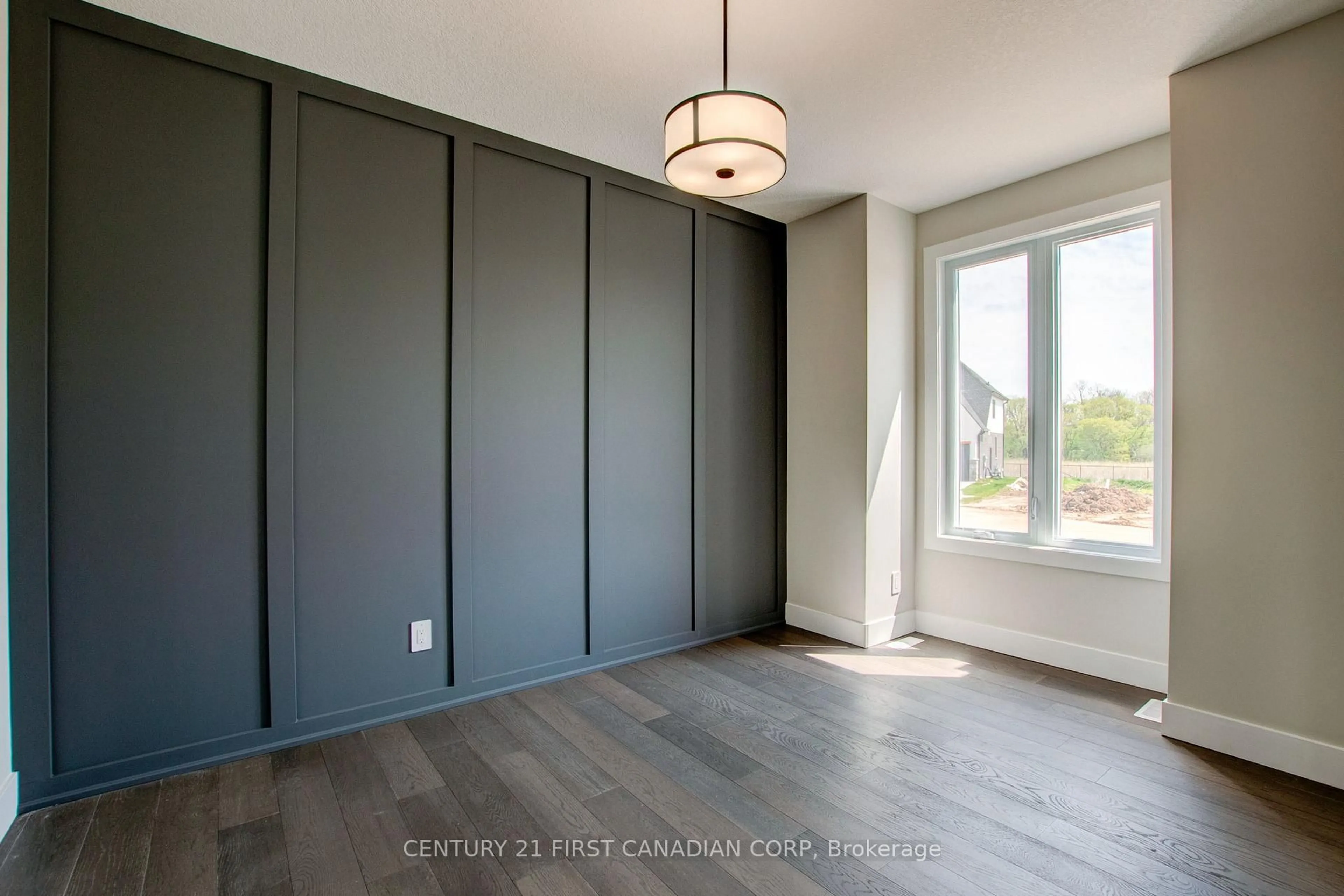 Indoor entryway for 100 ASPEN Circ, Thames Centre Ontario N0M 2P0