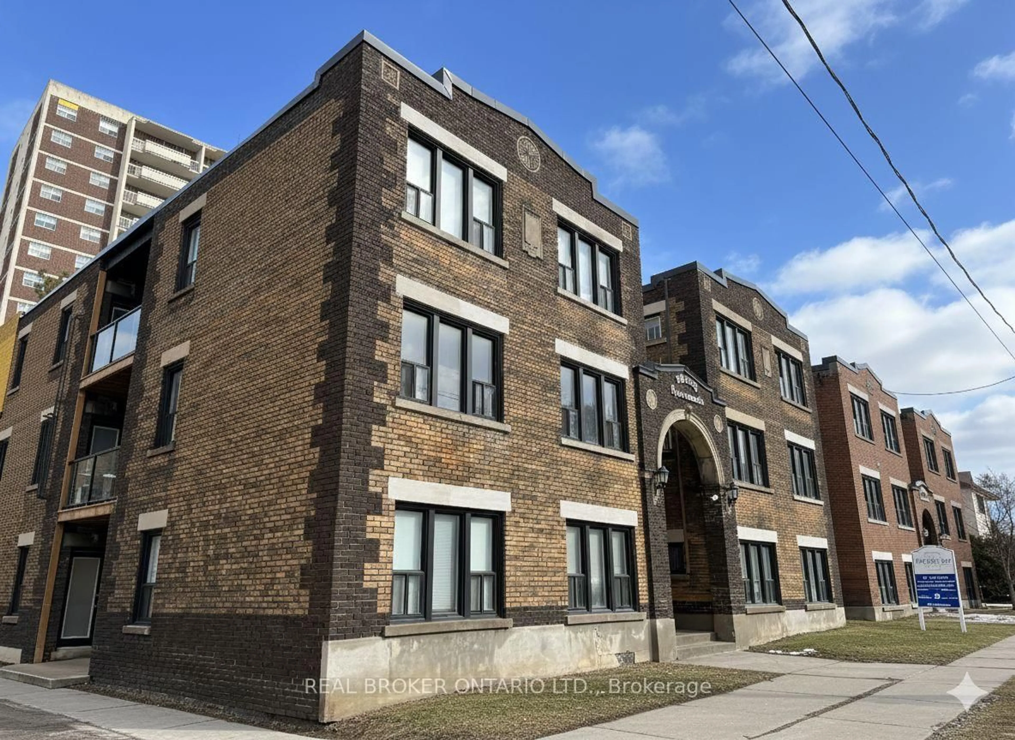 Home with brick exterior material, building for 46 College St, Kitchener Ontario N2H 5A1