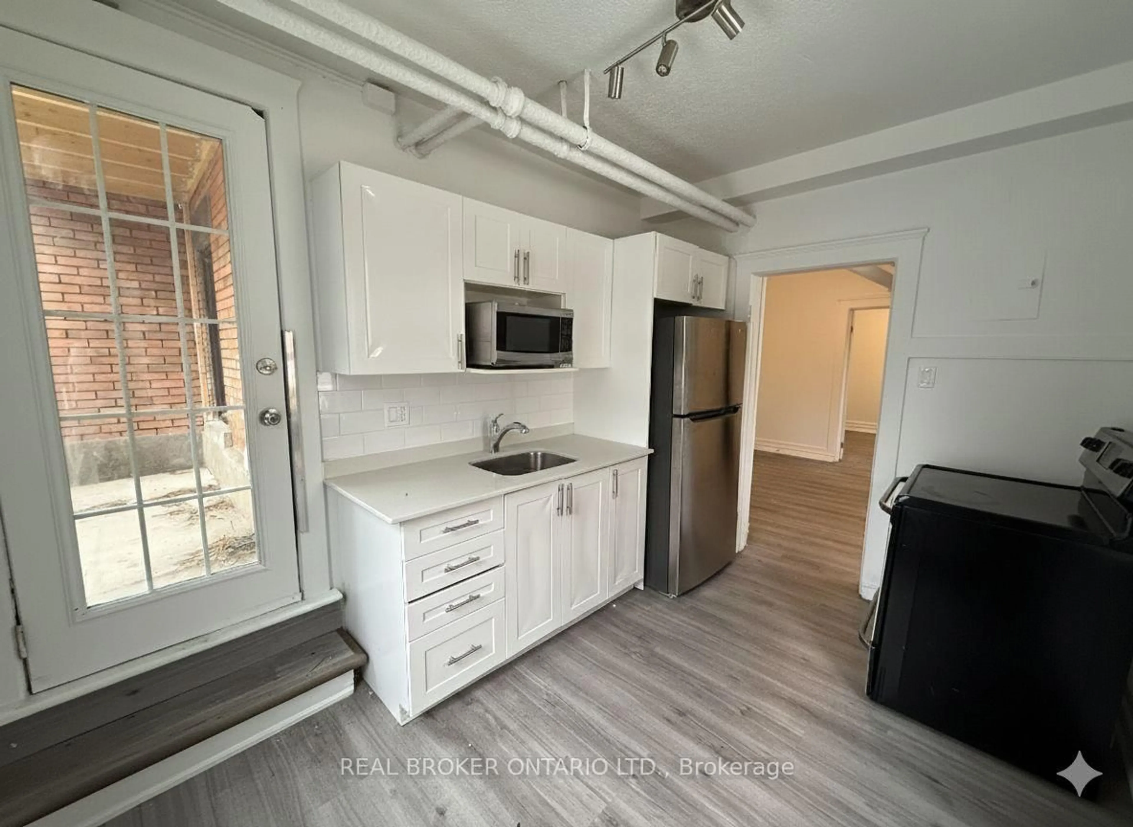 Unknown for 46 College St, Kitchener Ontario N2H 5A1