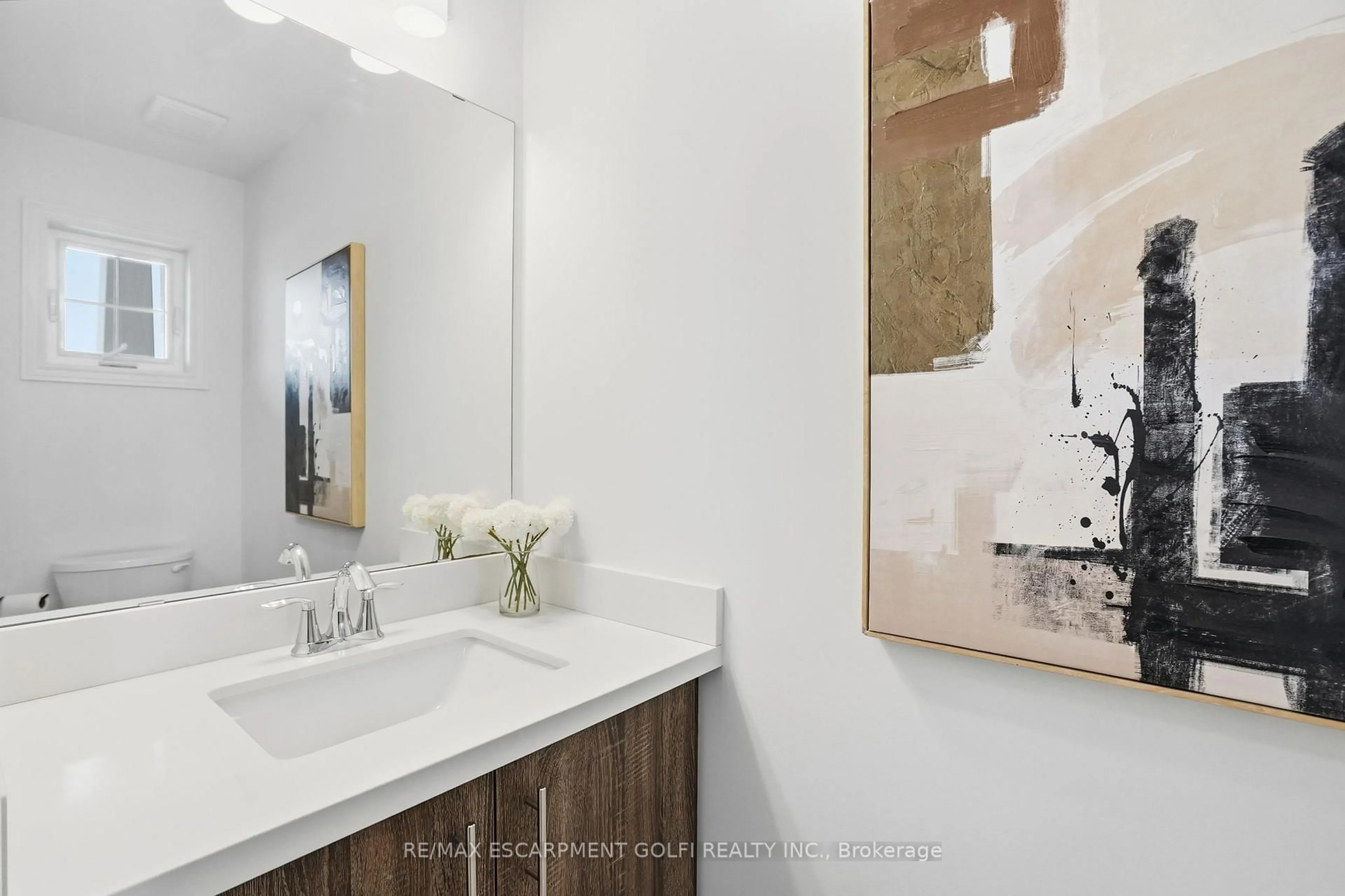 Contemporary bathroom, ceramic/tile floor for 63 Dennis Dr, West Lincoln Ontario L0R 2A0