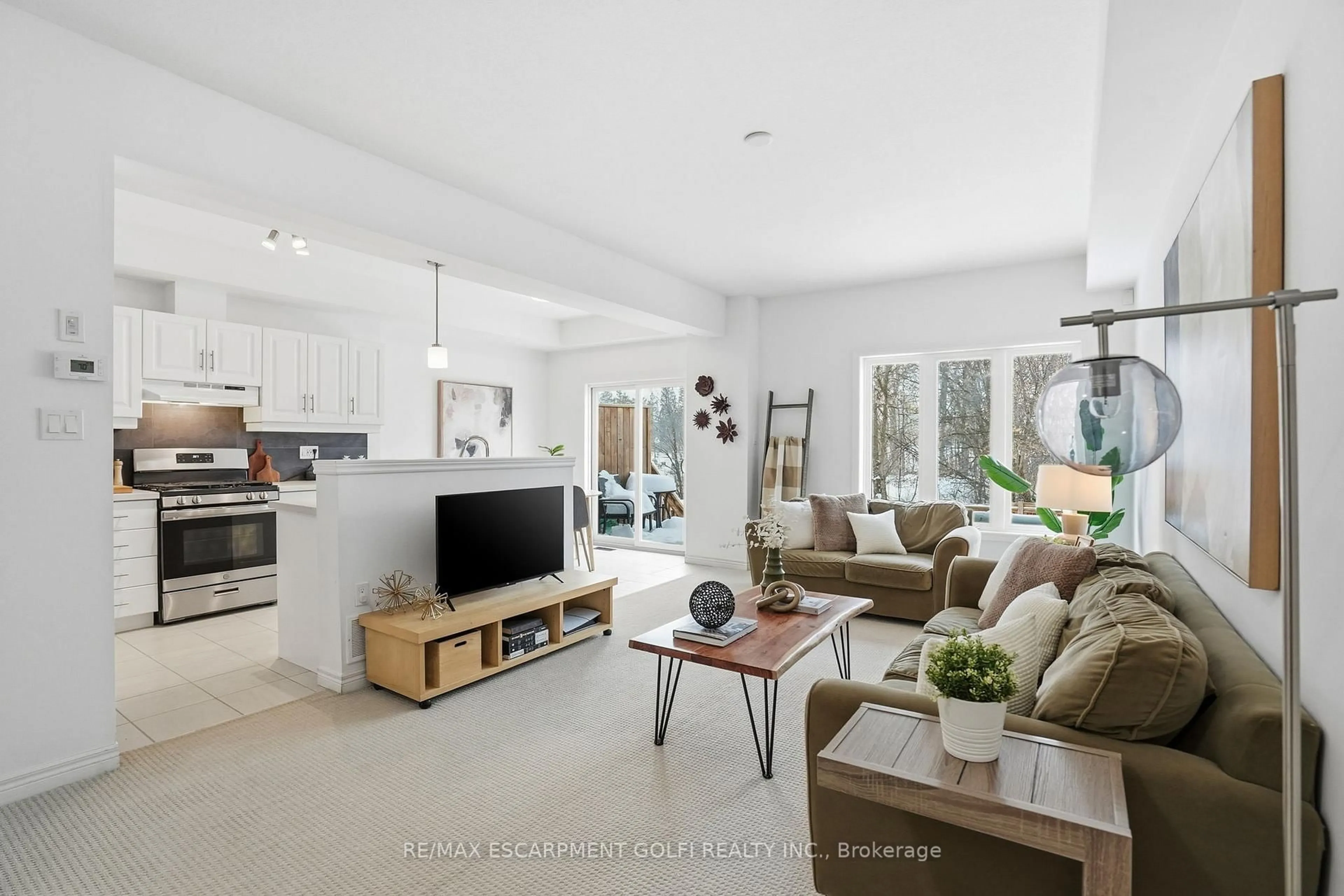 Living room with furniture, unknown for 63 Dennis Dr, West Lincoln Ontario L0R 2A0