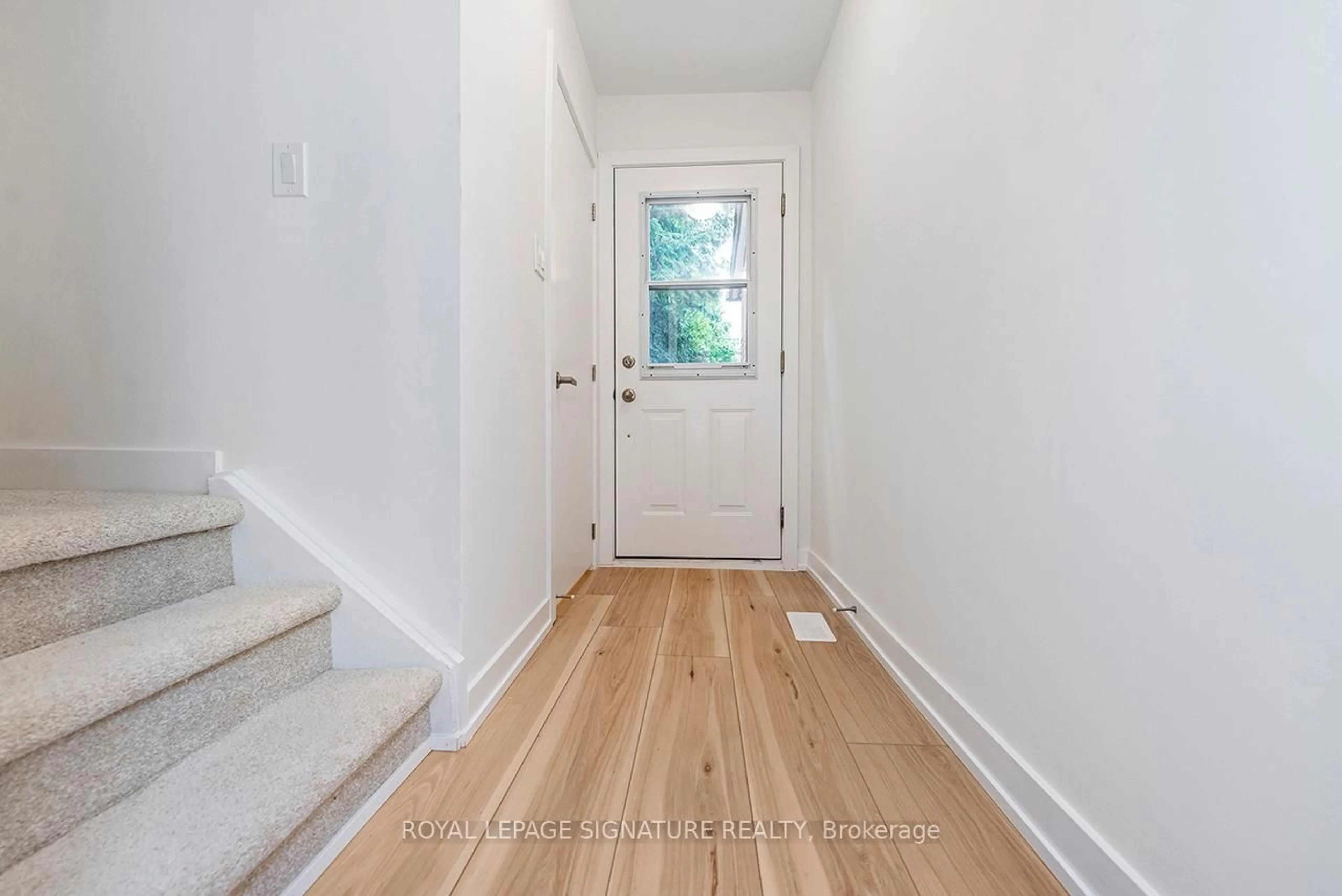 Indoor entryway for 88 Tunbridge Cres #49, Hamilton Ontario L8W 1L3