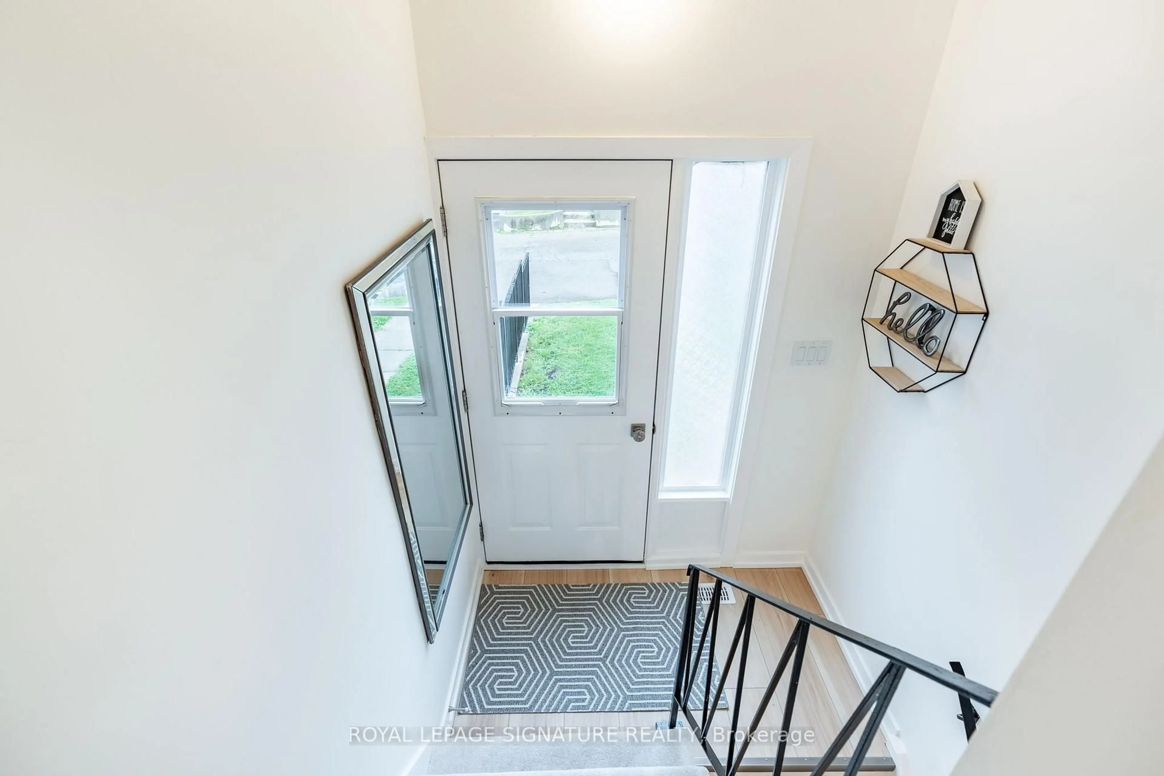 Indoor entryway for 63 Woodman Dr, Hamilton Ontario L8H 2M6