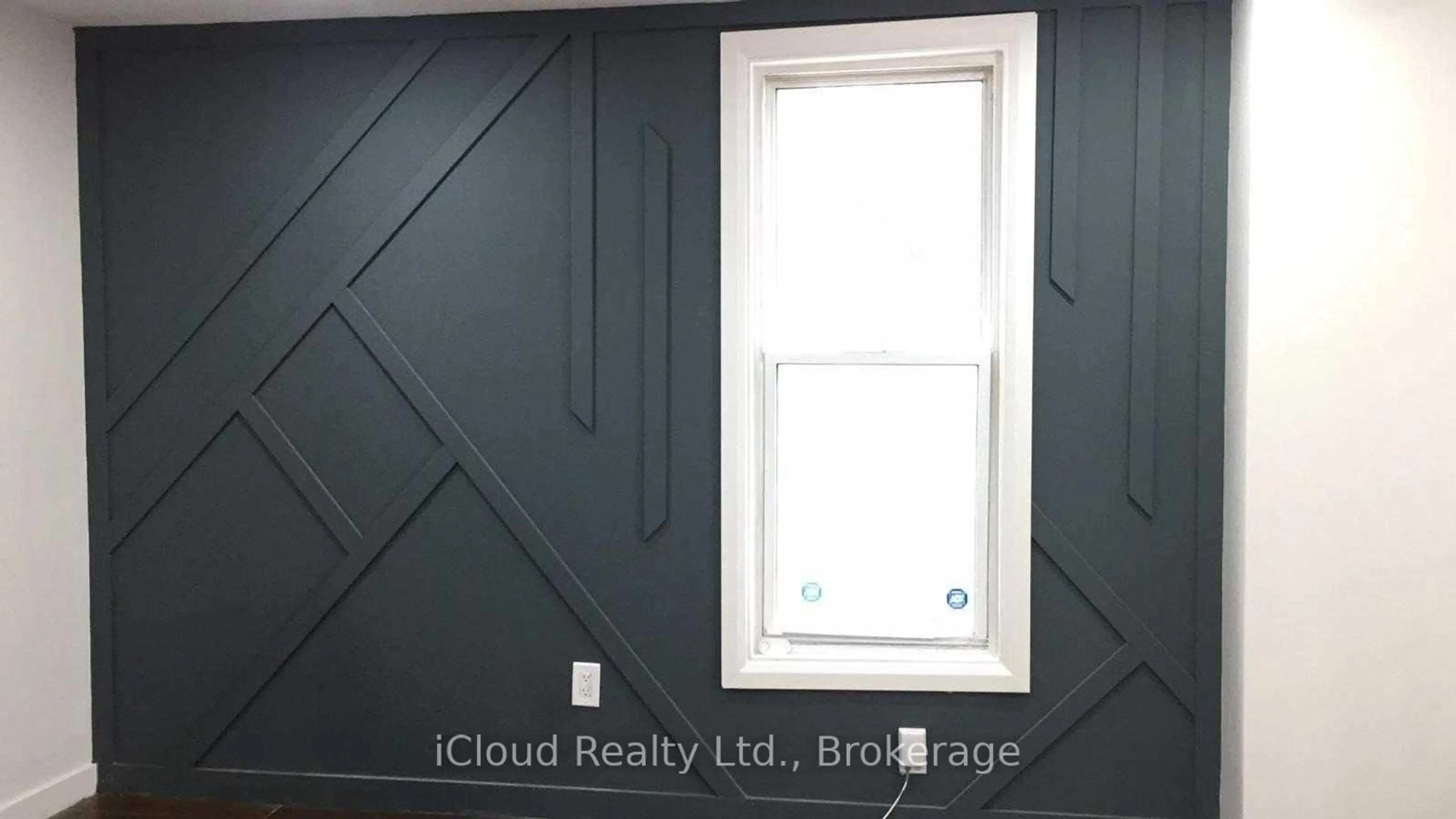 Indoor entryway for 254 Tuscarora St, Windsor Ontario N9A 3L5