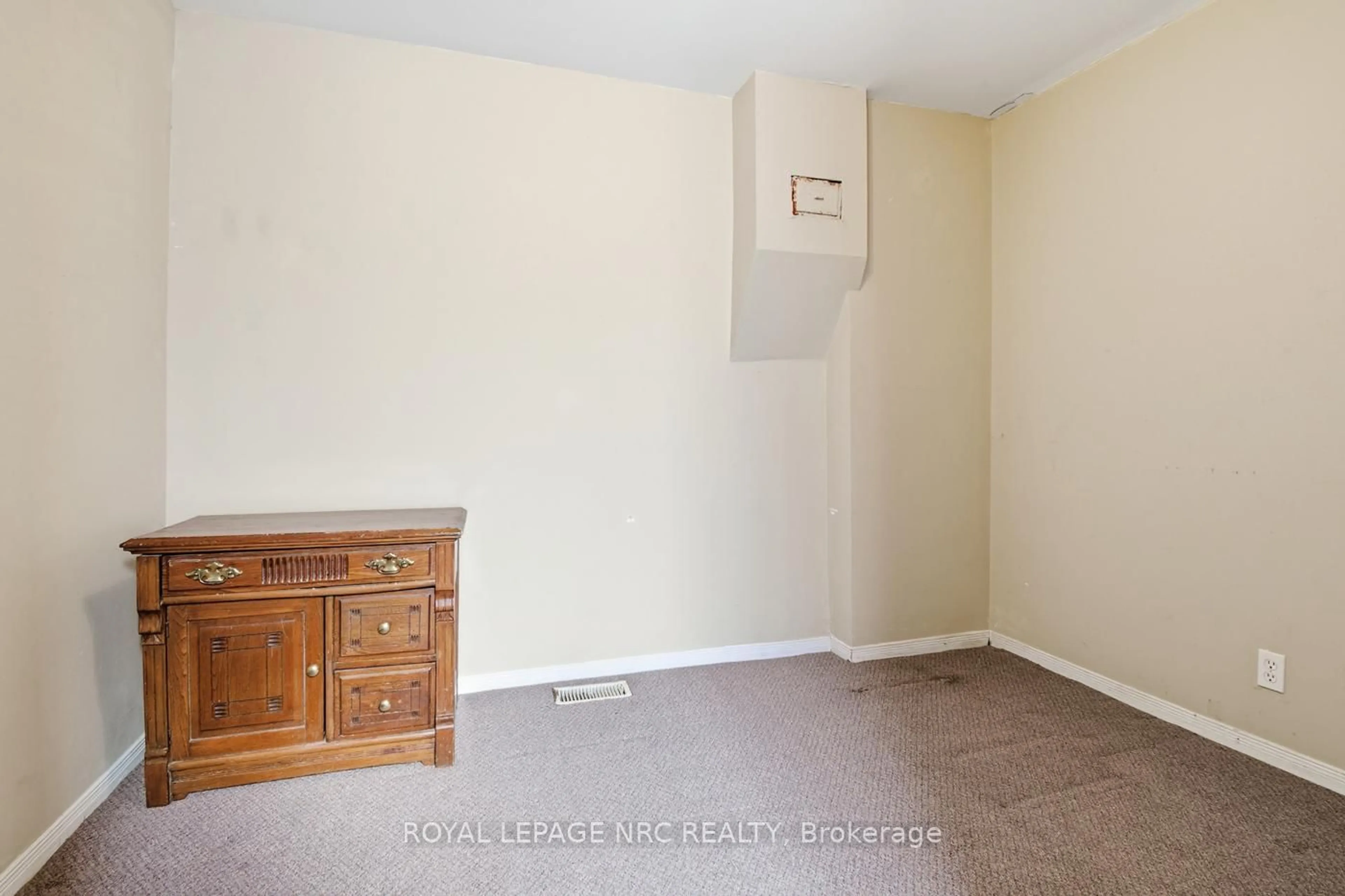 A pic of a room for 154 Fares St, Port Colborne Ontario L3K 1W2