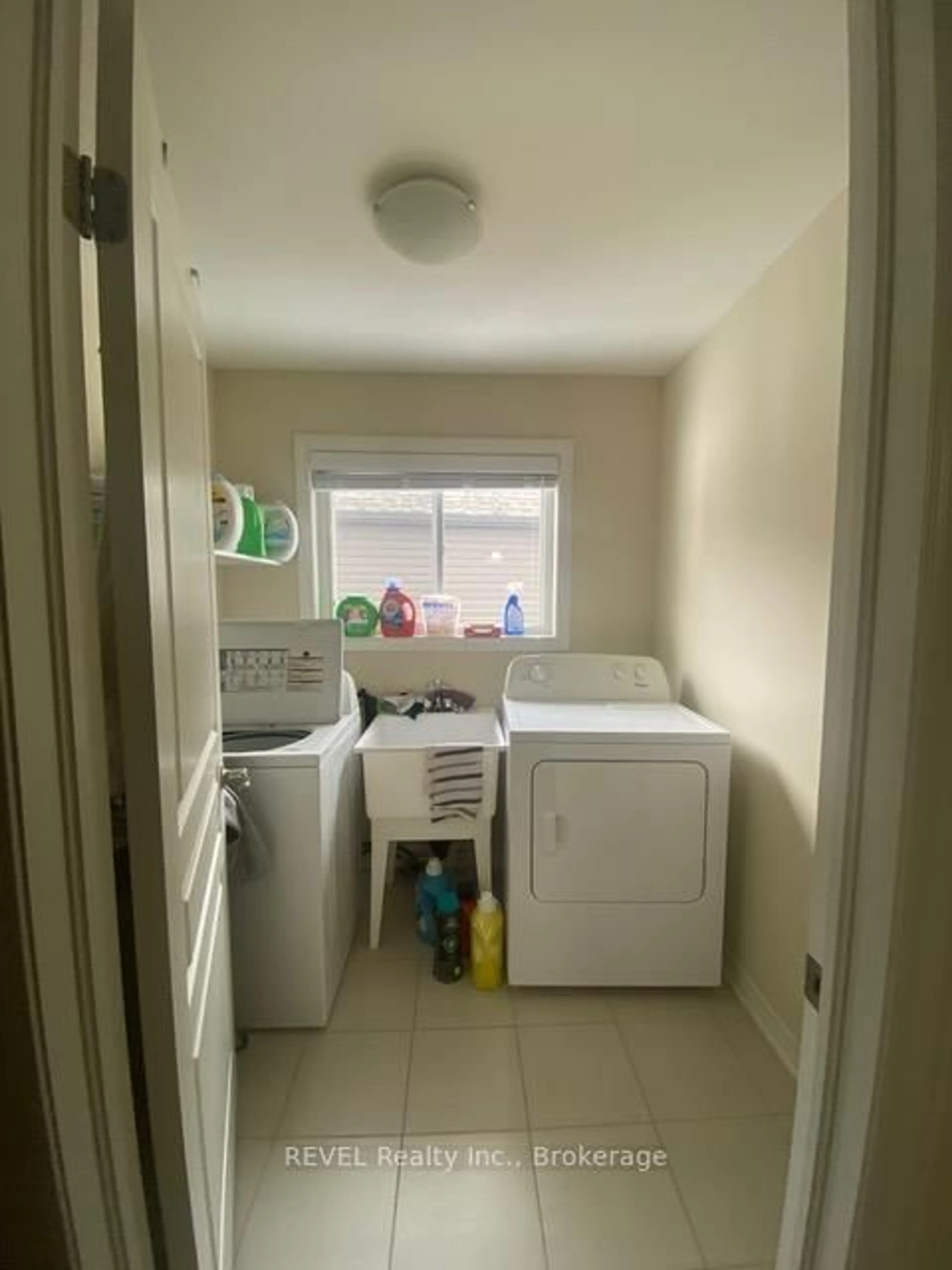 Unknown for 15 Elderberry Rd, Thorold Ontario L2V 0E7