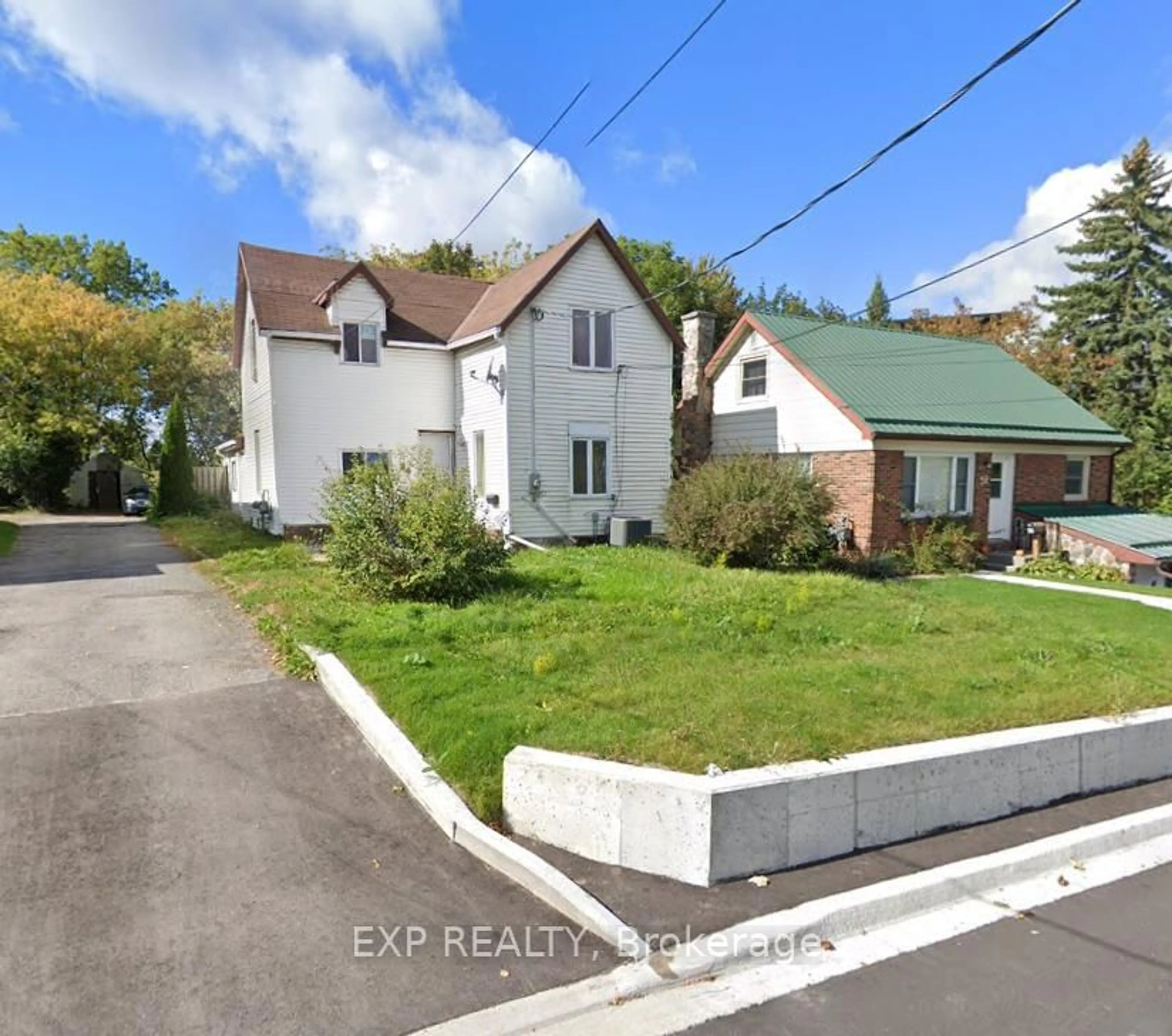 A pic from outside/outdoor area/front of a property/back of a property/a pic from drone, street for 24 Albion St, Belleville Ontario K8N 3R8