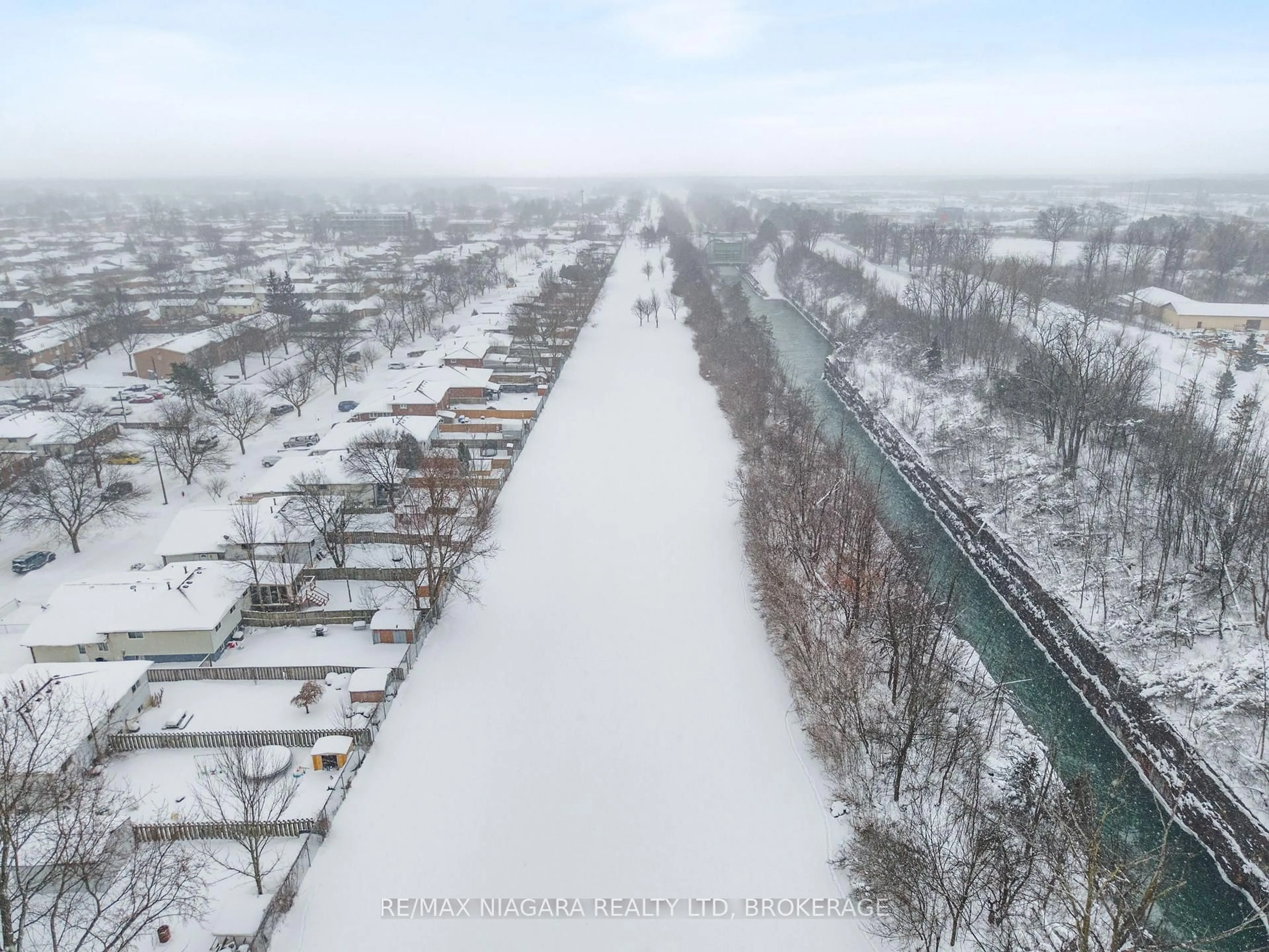 Blurry image for 6885 Waters Ave, Niagara Falls Ontario L2G 5X4