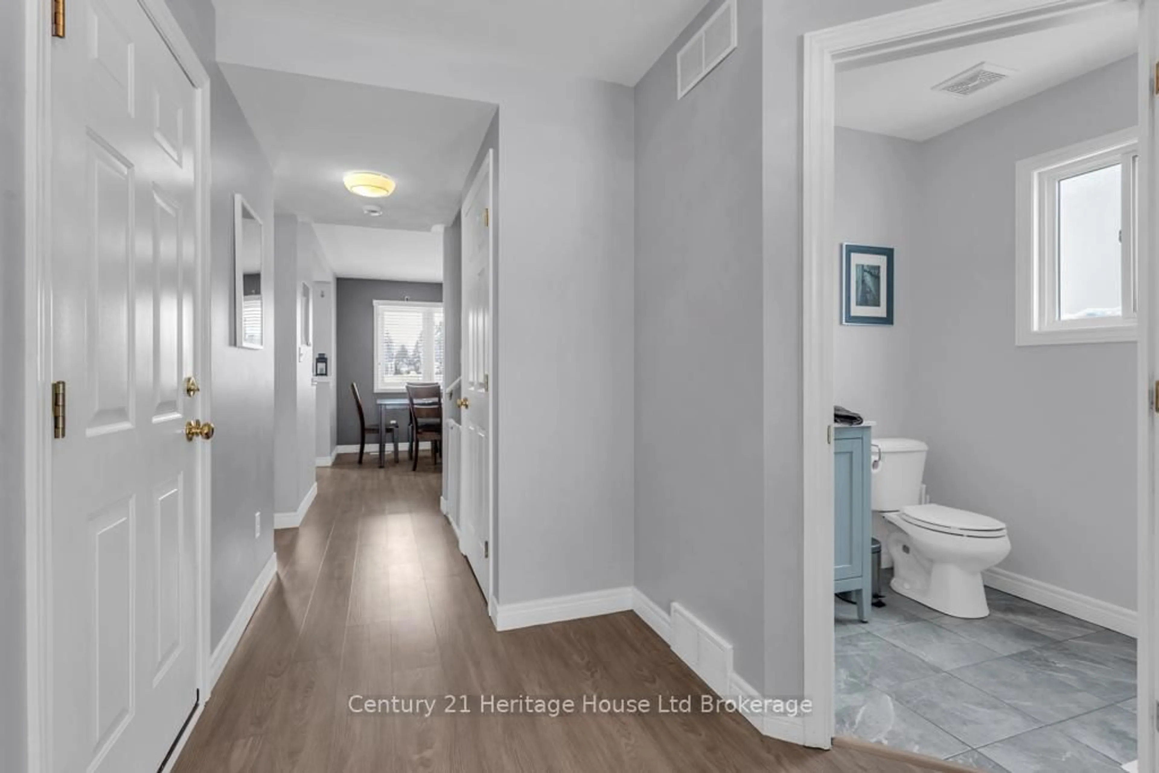 Indoor entryway for 216 Thames St, Ingersoll Ontario N5C 3E4