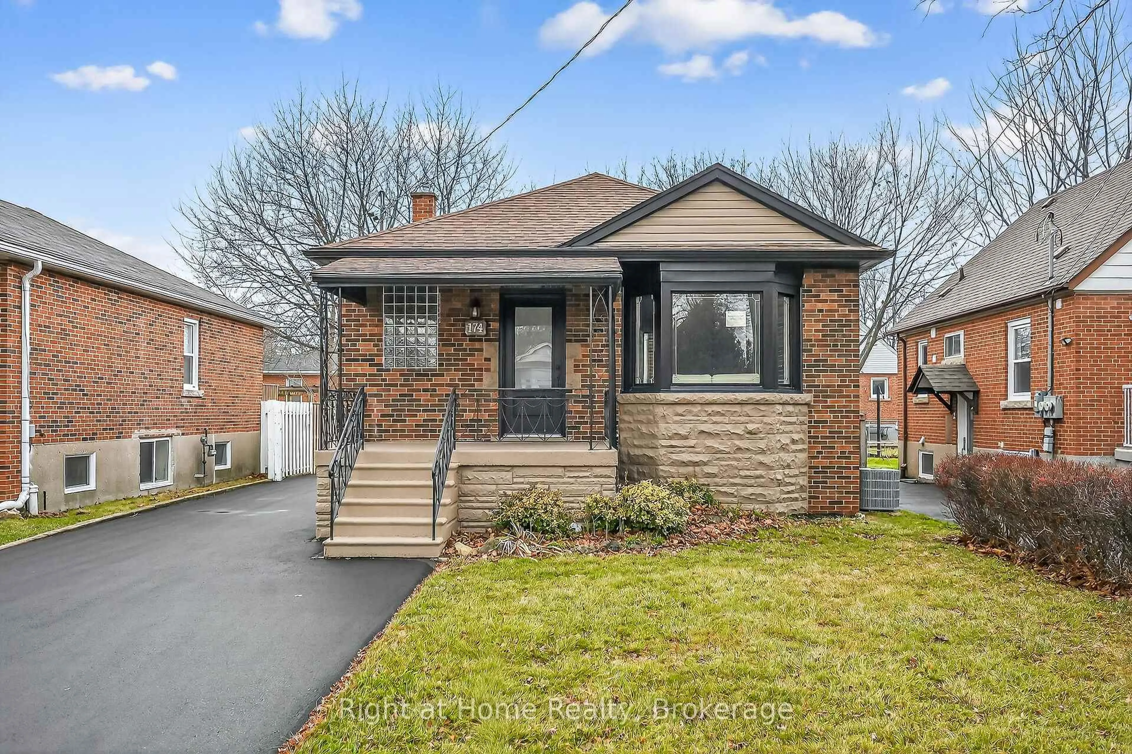 Home with brick exterior material, street for 174 East 34th St, Hamilton Ontario L8V 3W6