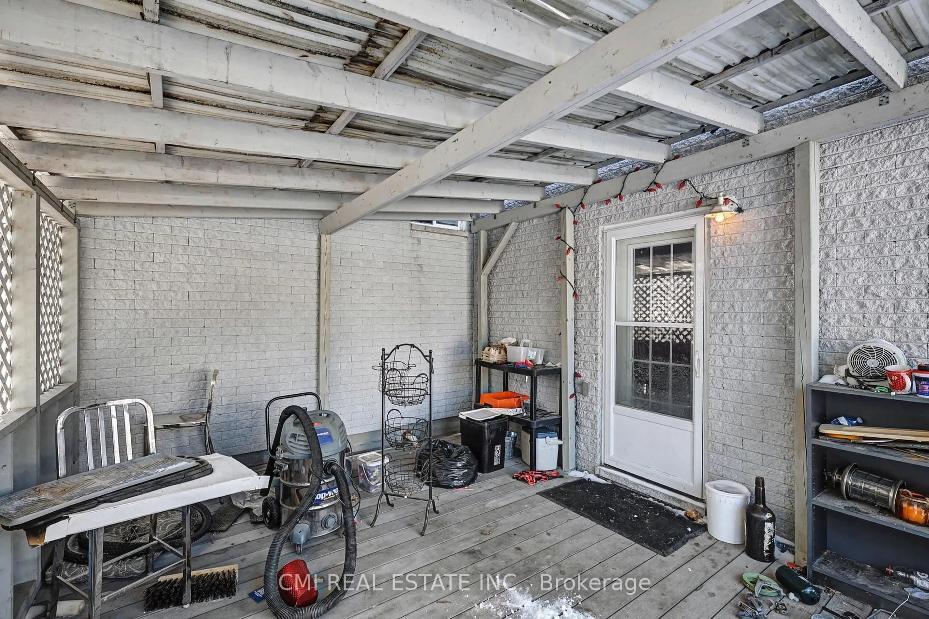 Indoor garage for 338 Perreault St, Greater Sudbury Ontario P3B 2M6