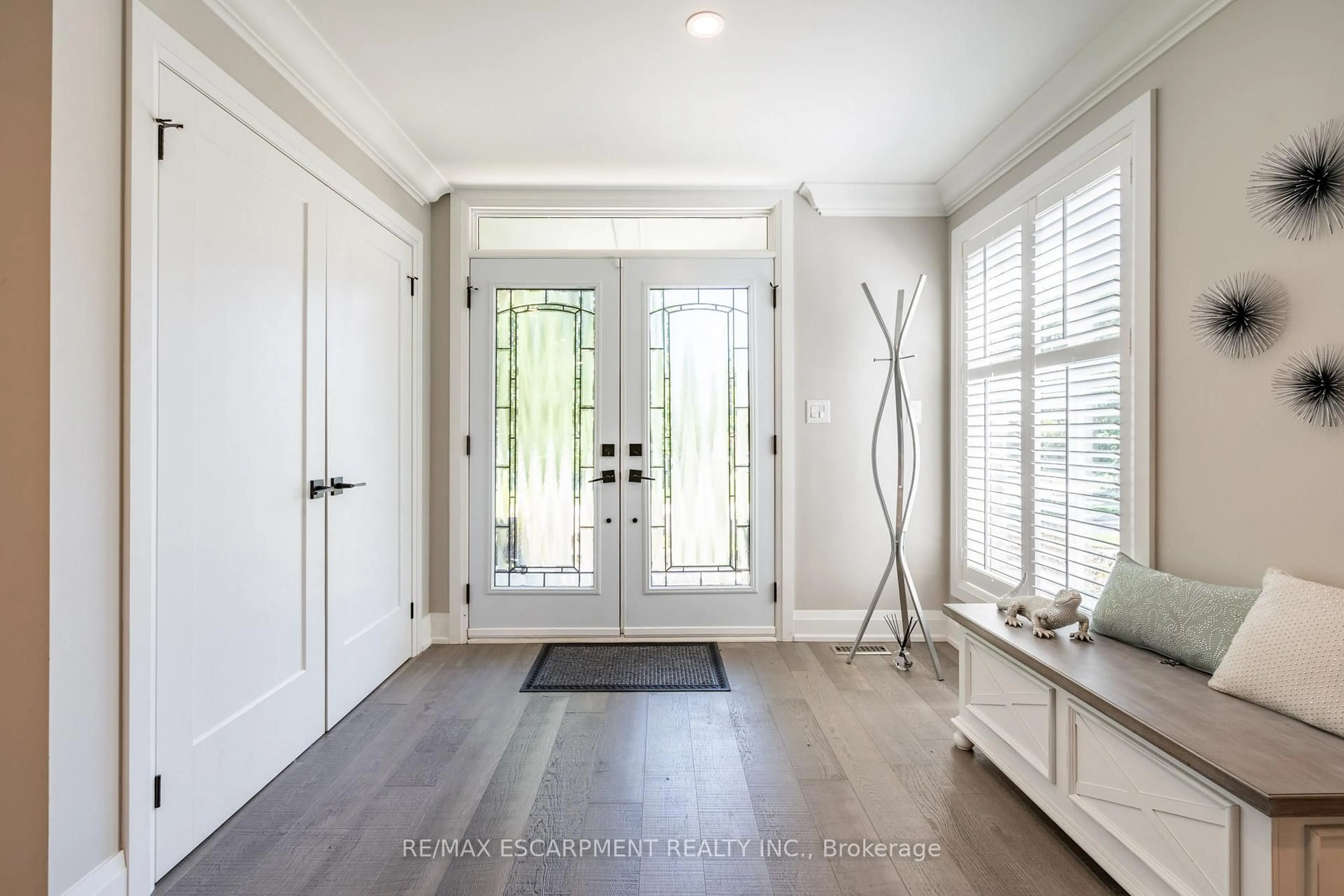 Indoor entryway for 81 Flanders Dr, Hamilton Ontario L8B 0G6