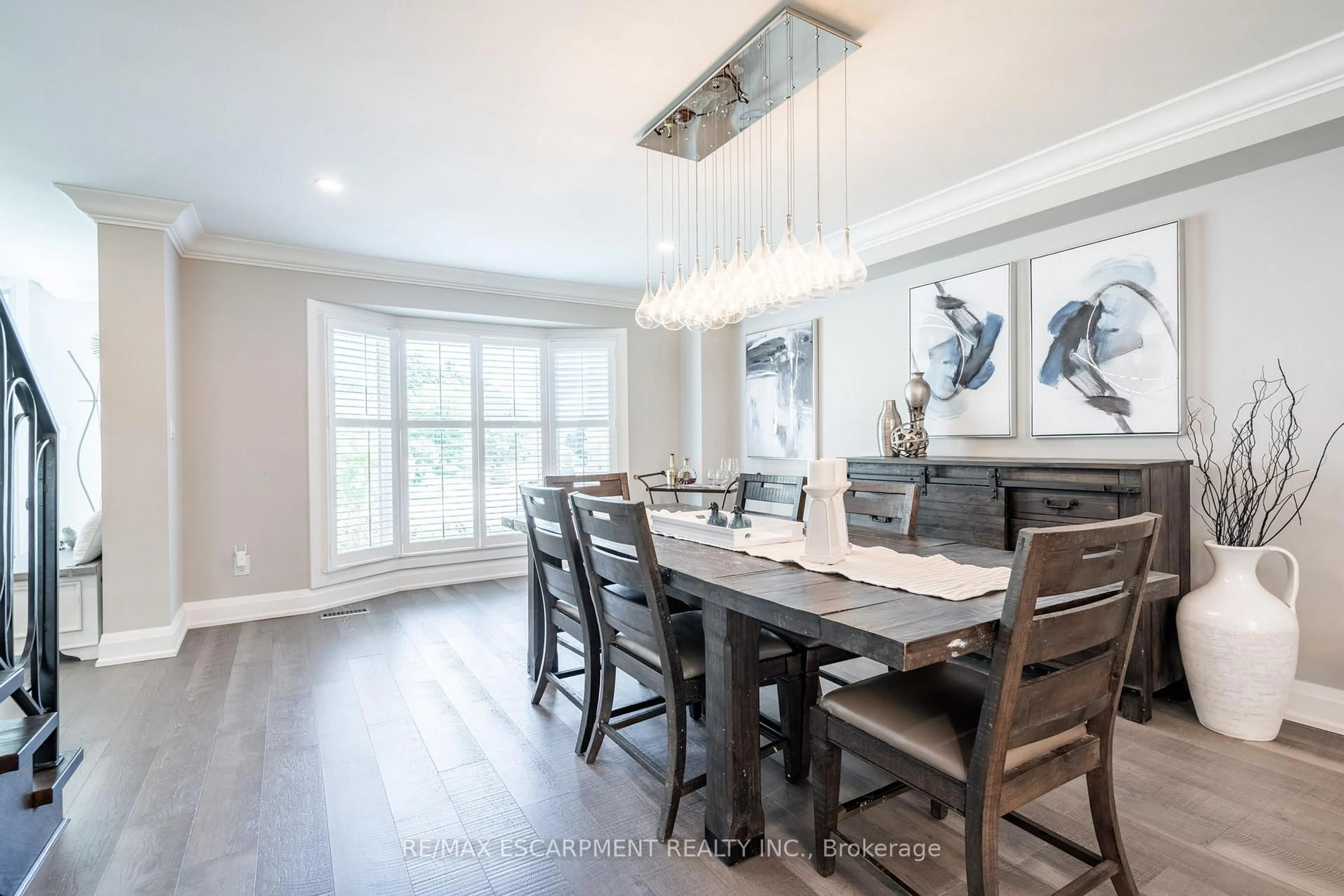 Dining room, wood/laminate floor for 81 Flanders Dr, Hamilton Ontario L8B 0G6