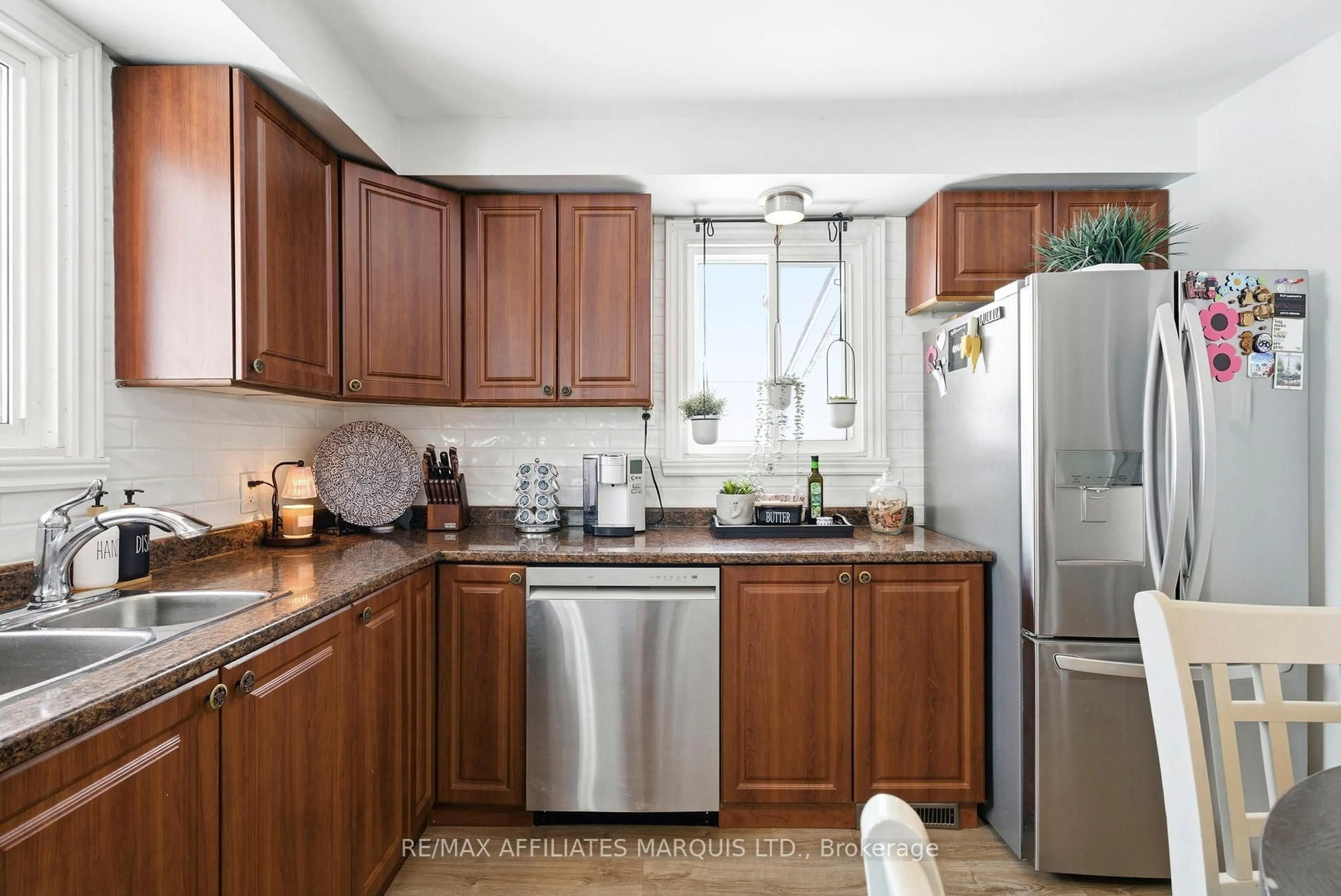 Standard kitchen, unknown for 605 Twelfth St, Cornwall Ontario K6H 3B2