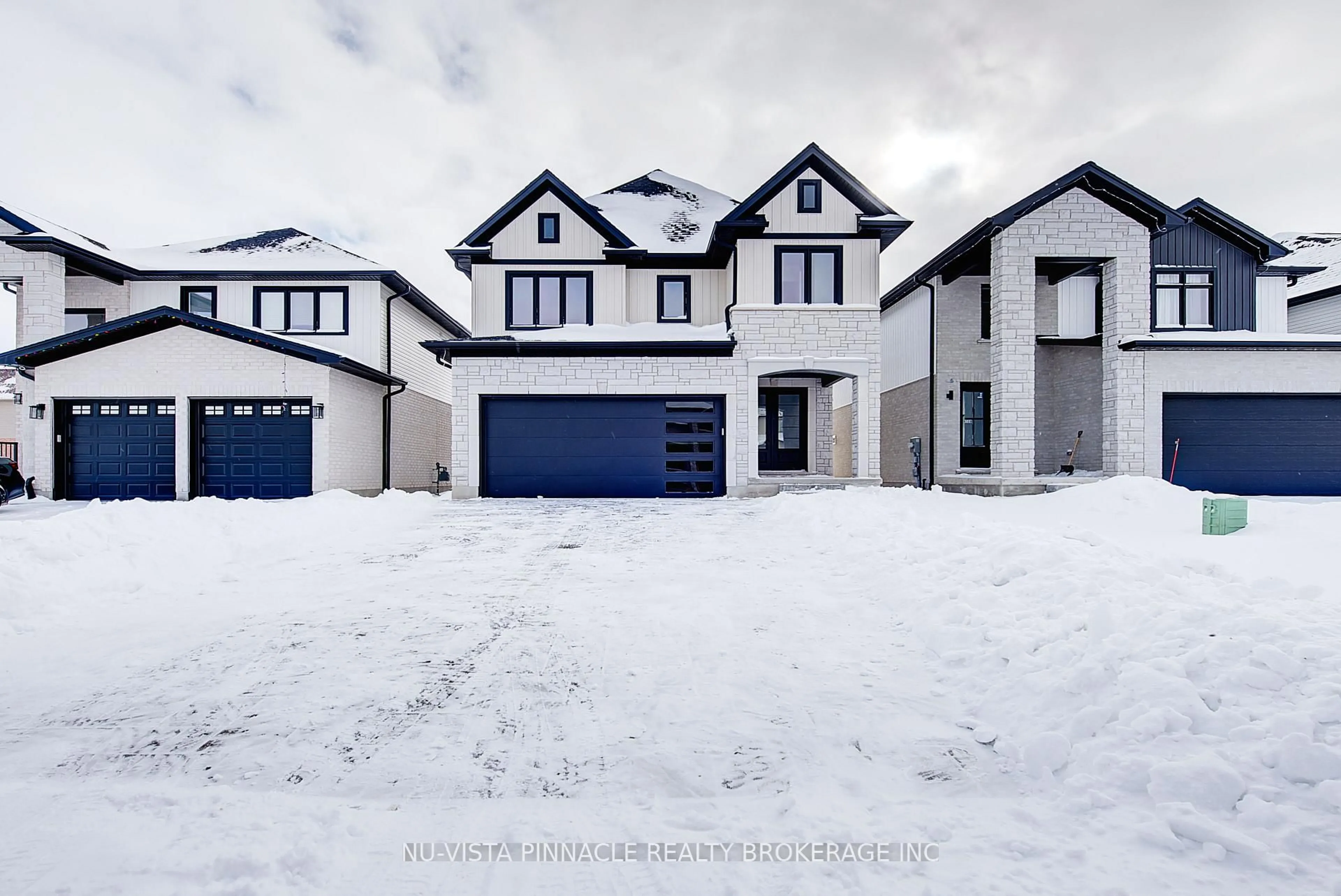 A pic from outside/outdoor area/front of a property/back of a property/a pic from drone, street for 6505 Heathwoods Ave, London South Ontario N6P 1P9