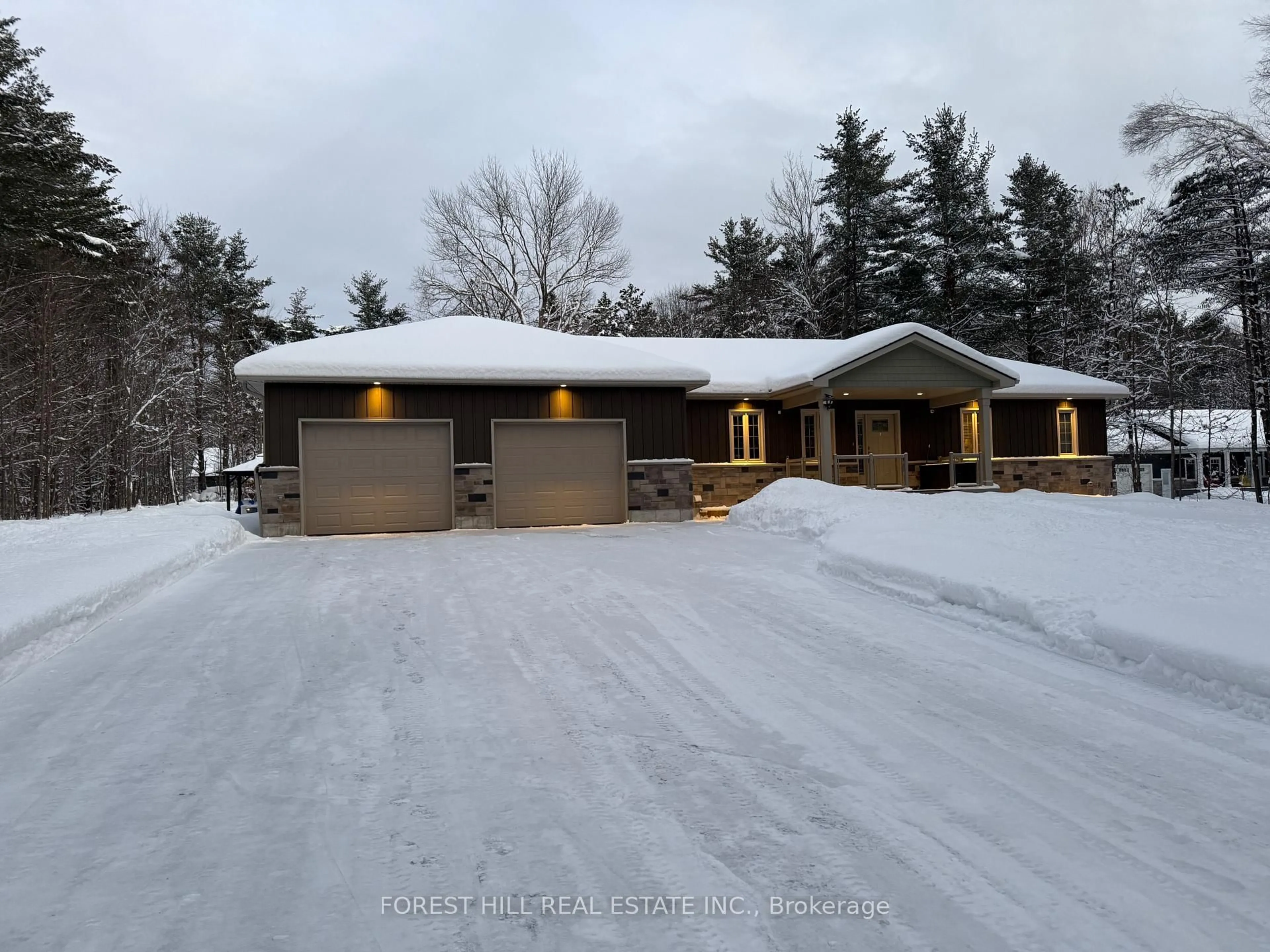 A pic from outside/outdoor area/front of a property/back of a property/a pic from drone, street for 1025 TOWER Cres, Gravenhurst Ontario P0E 1G0