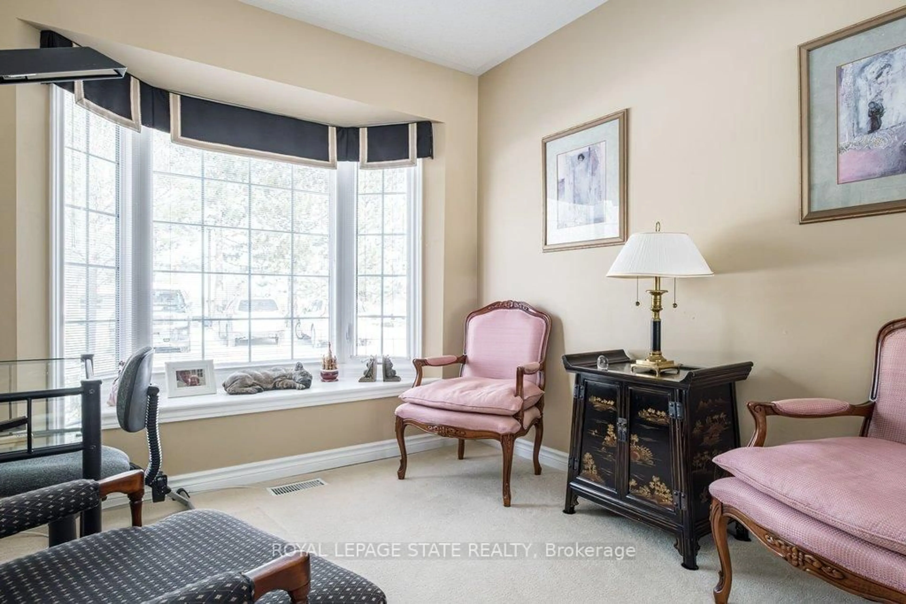 Living room with furniture, unknown for 20 Meadowlands Blvd #28, Hamilton Ontario L9K 1J5