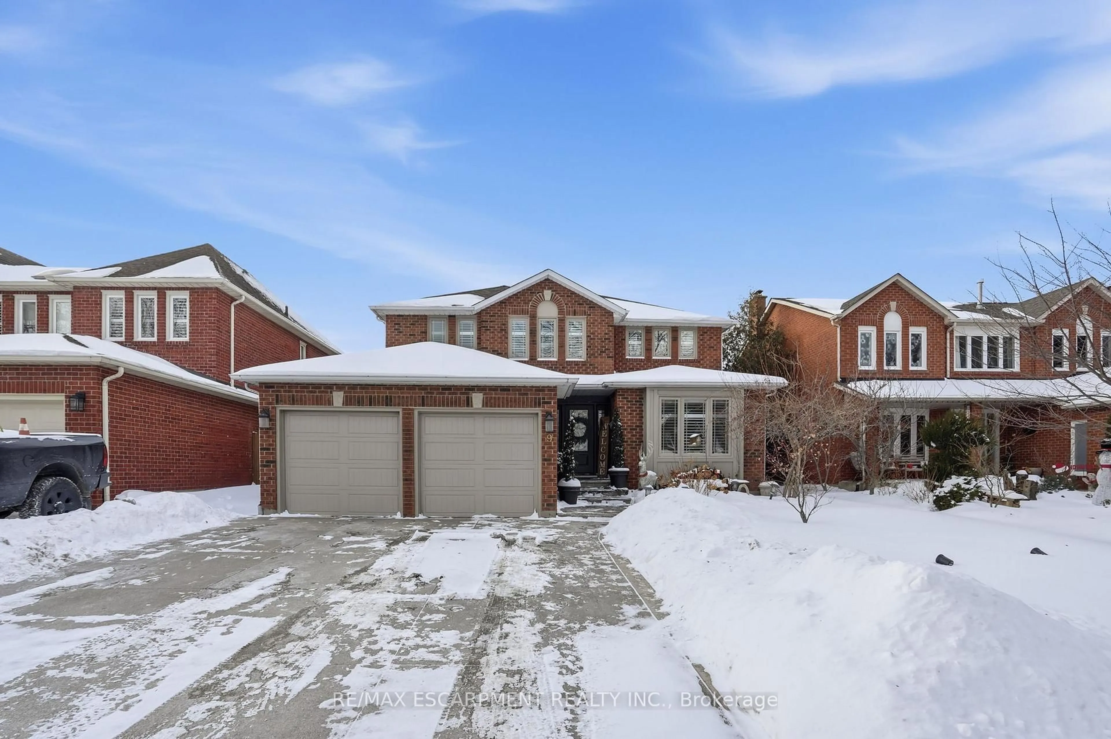 Home with brick exterior material, street for 9 Stone Gate Dr, Grimsby Ontario L3M 5C6