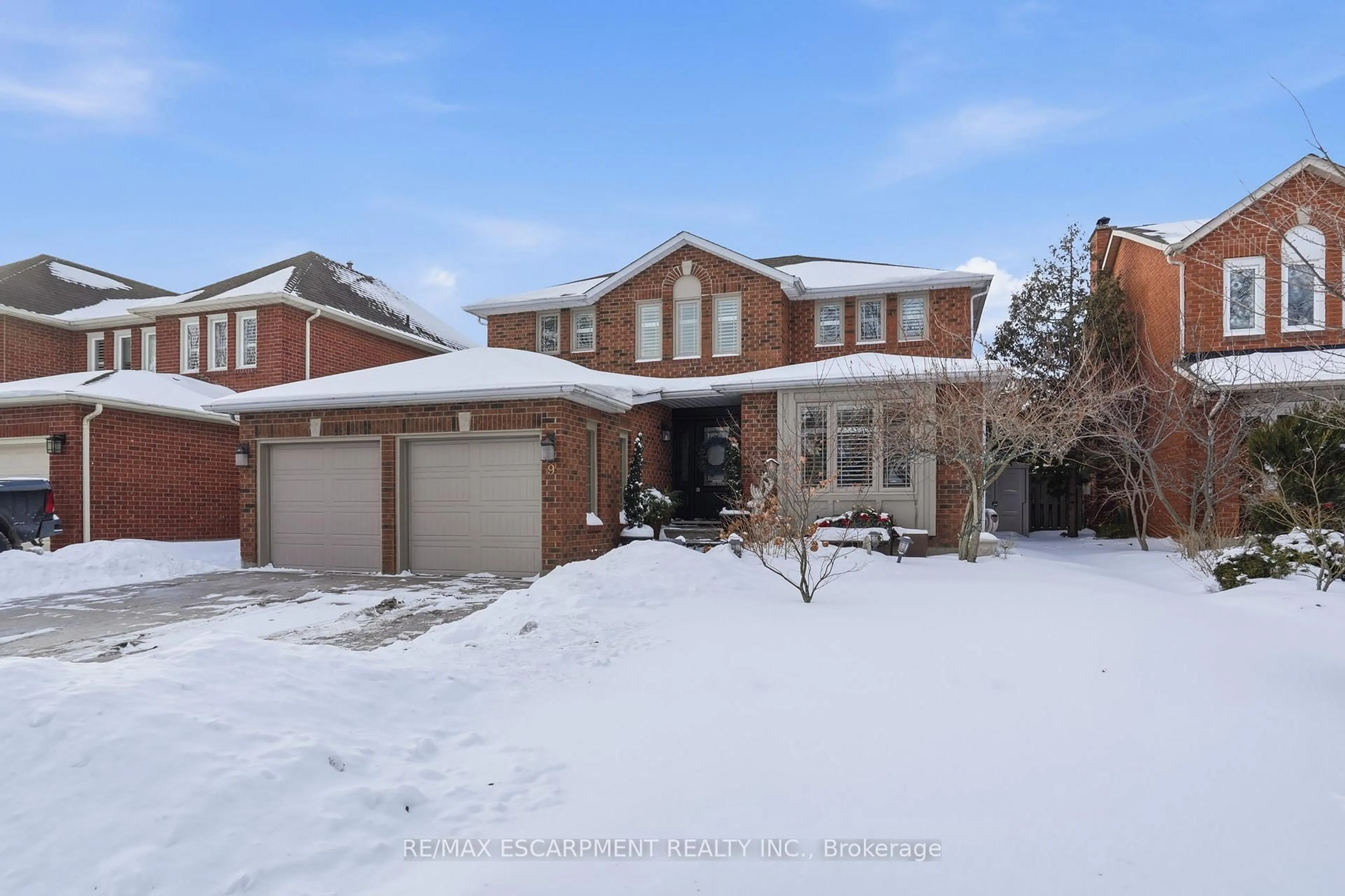 Home with brick exterior material, street for 9 Stone Gate Dr, Grimsby Ontario L3M 5C6