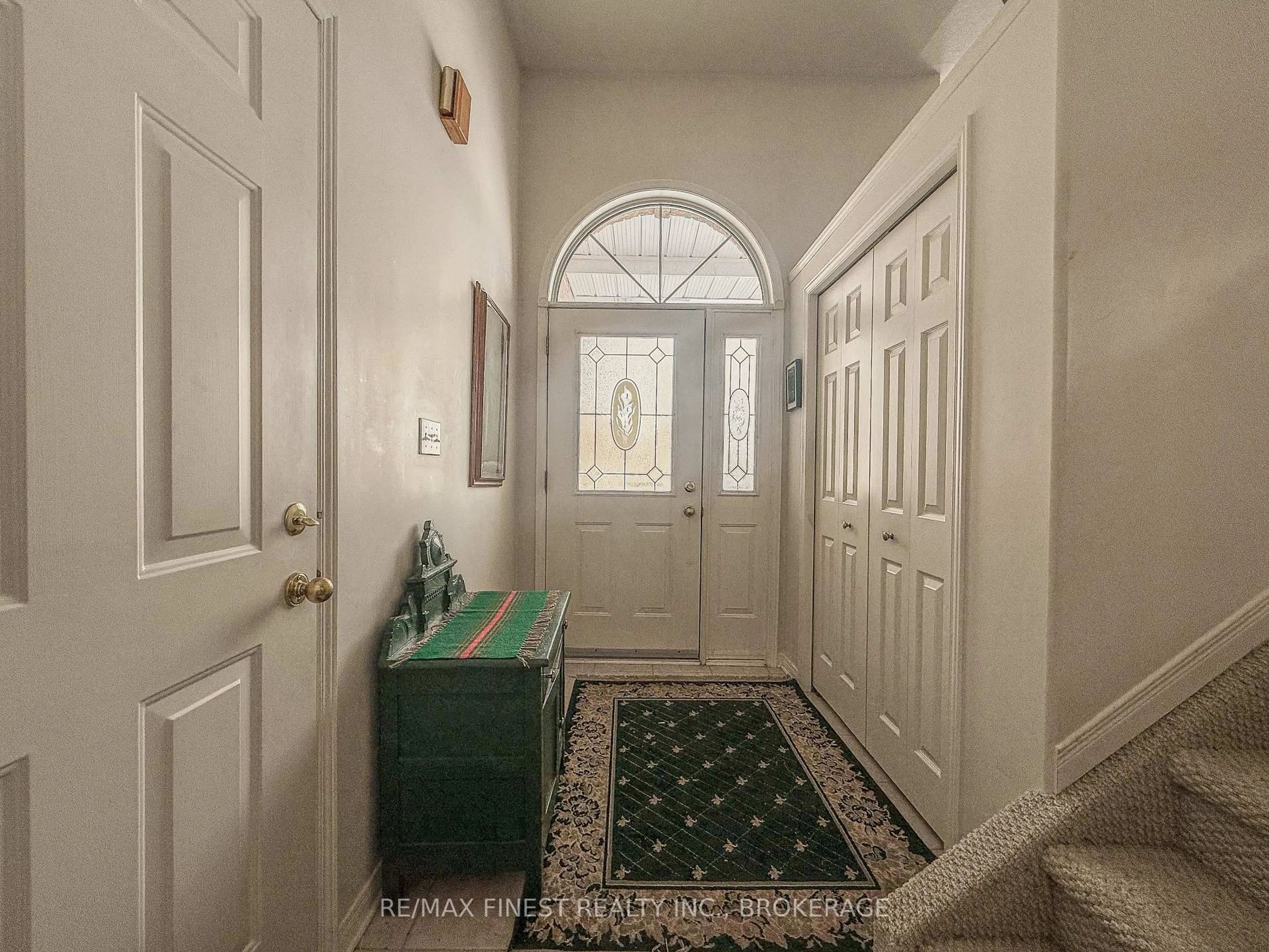 Indoor entryway for 223 Sheridan St, Kingston Ontario K7P 3E4