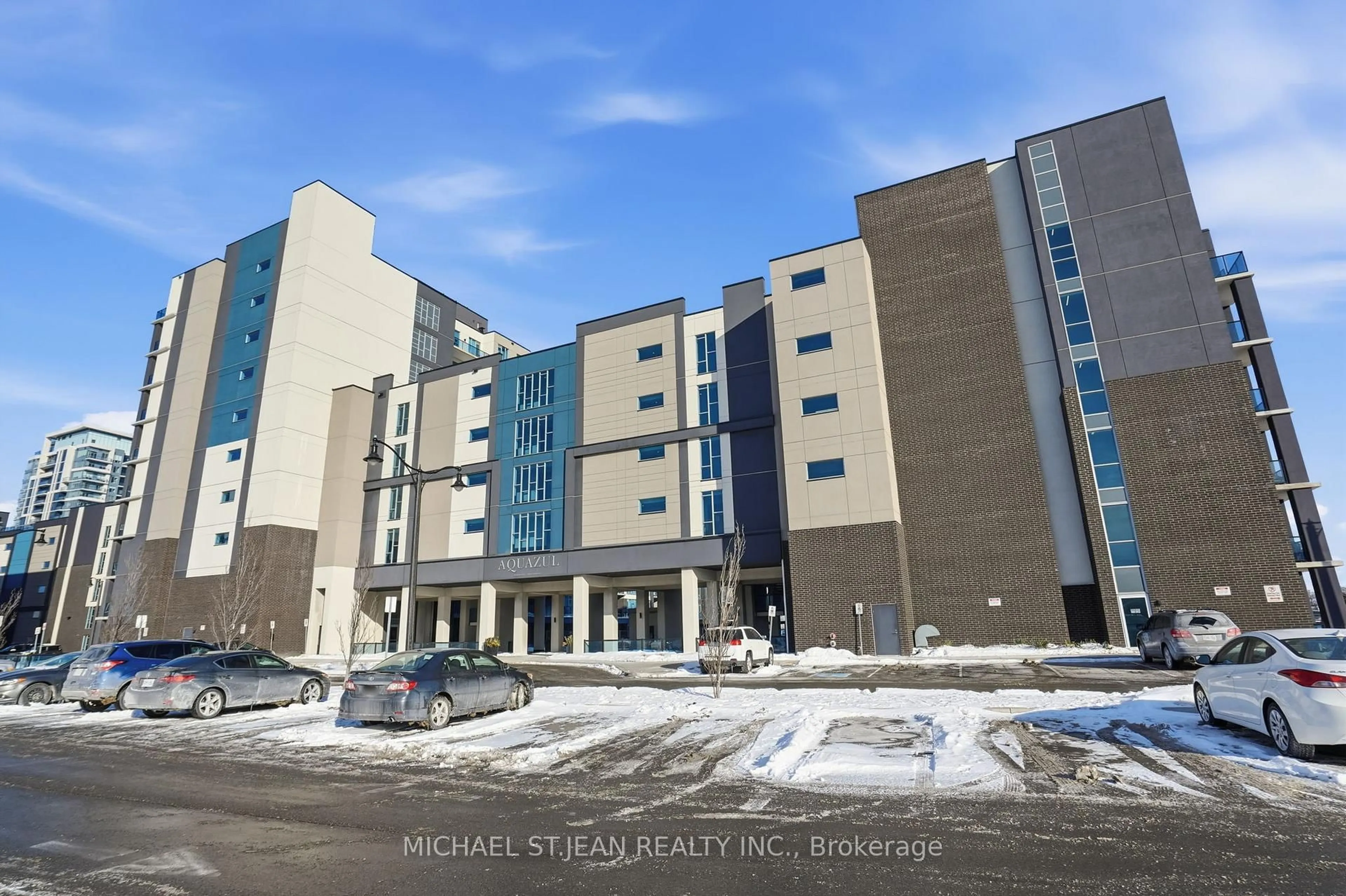 Indoor foyer for 16 Concord Pl #346, Grimsby Ontario L3M 0J1