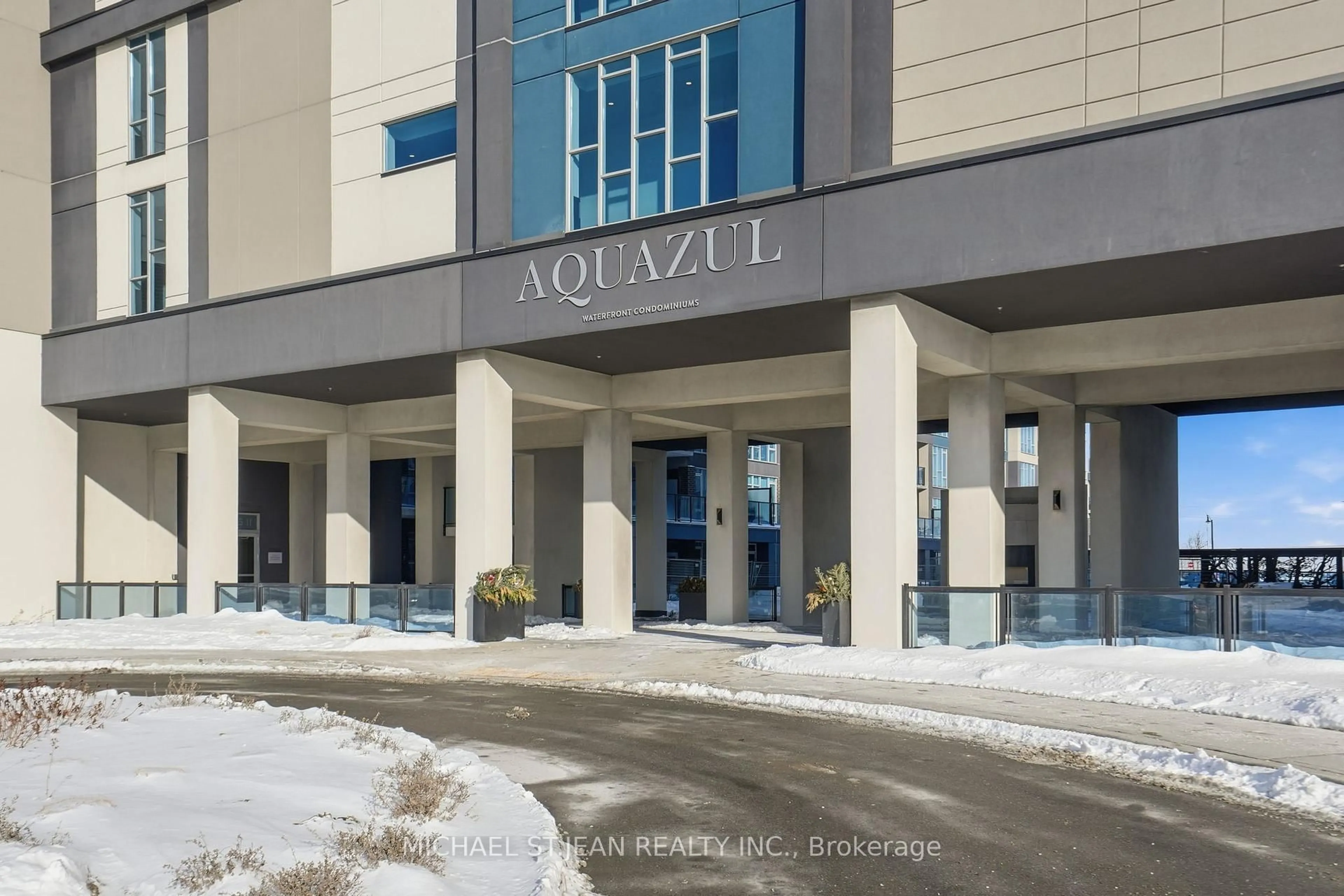 Indoor foyer for 16 Concord Pl #346, Grimsby Ontario L3M 0J1