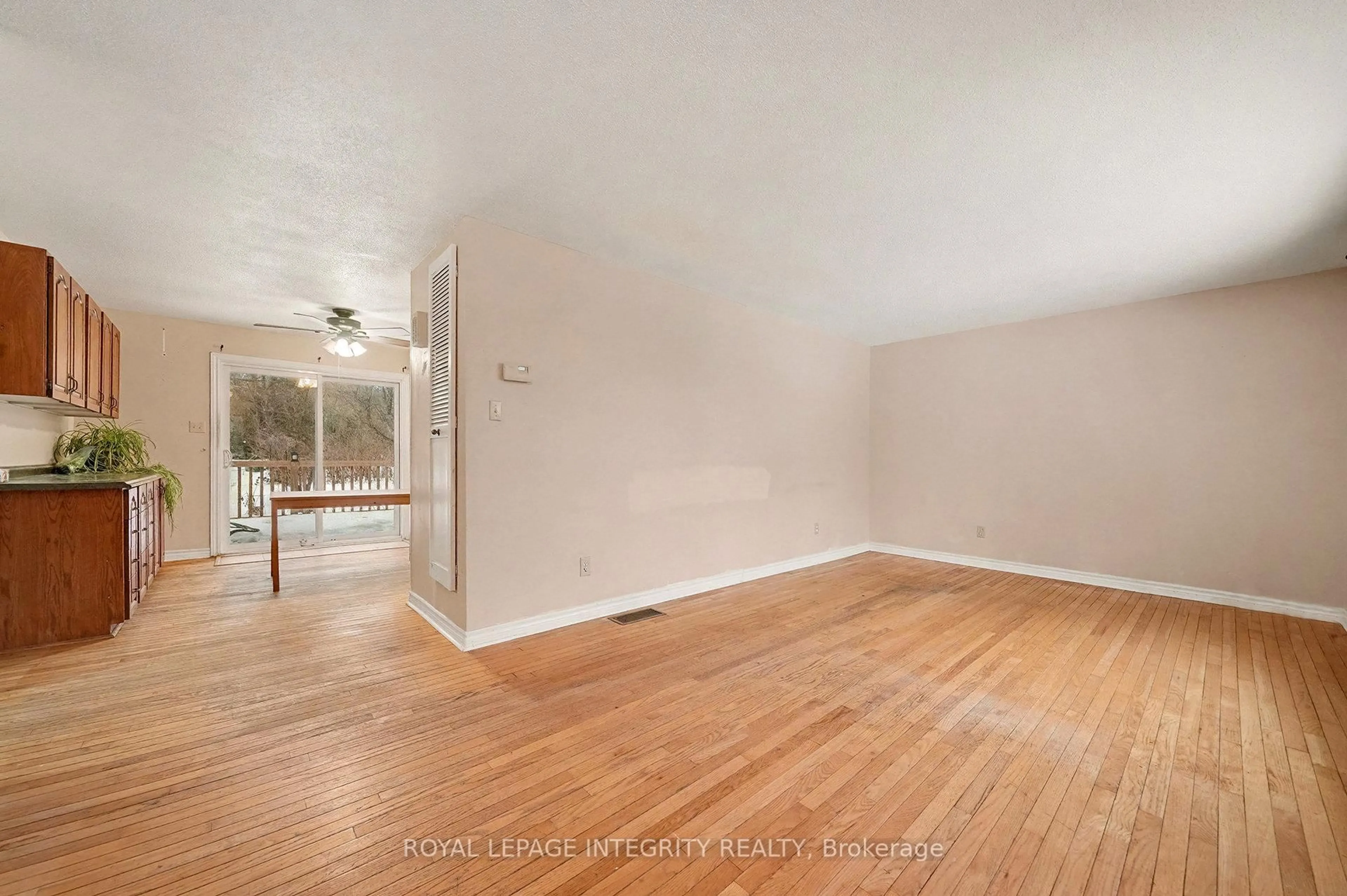 A pic of a room for 1160 Barnett Dr, Ottawa Ontario K4C 1C7