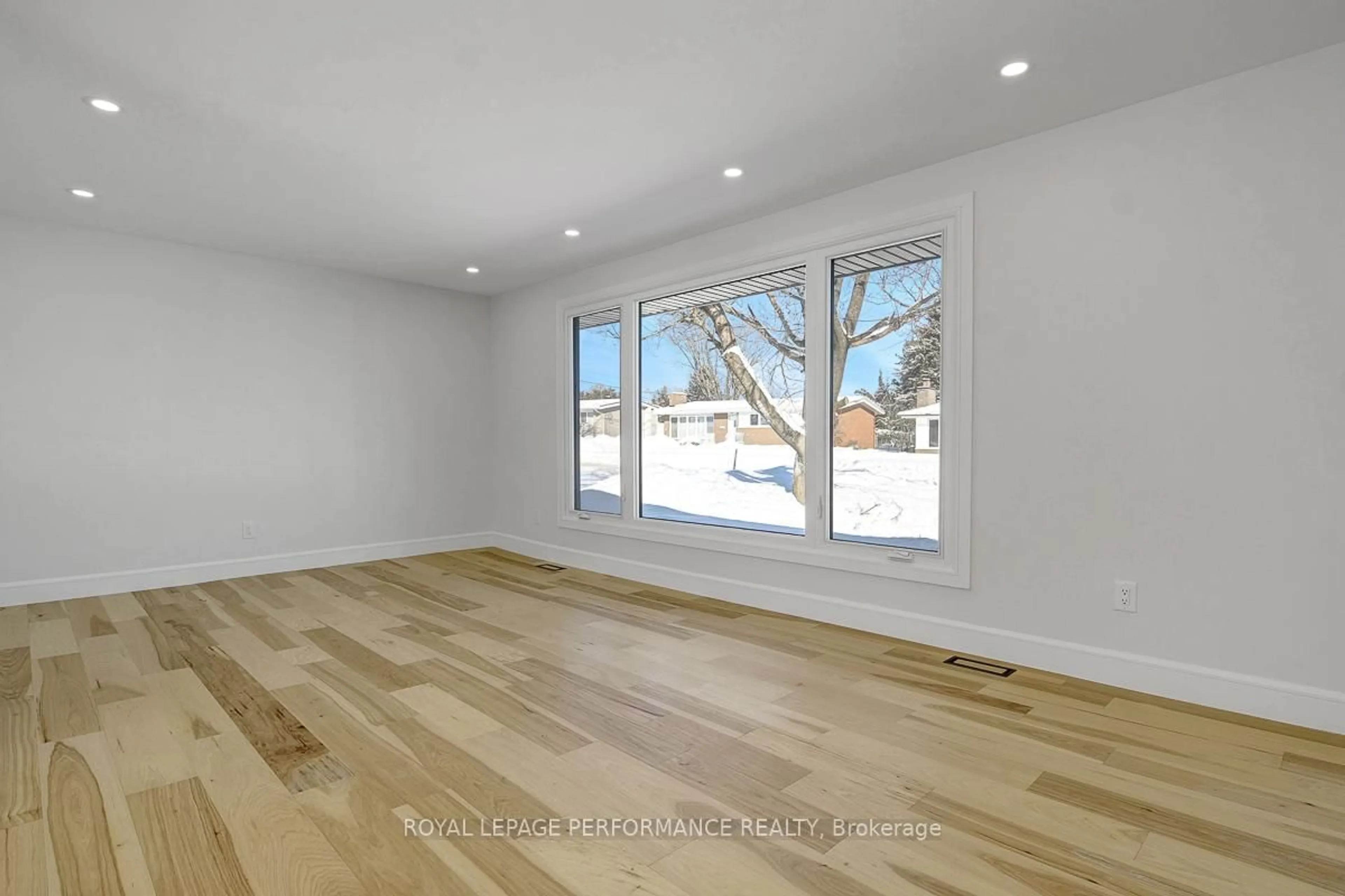 A pic of a room for 52 Glenridge Rd, Ottawa Ontario K2G 2Z7