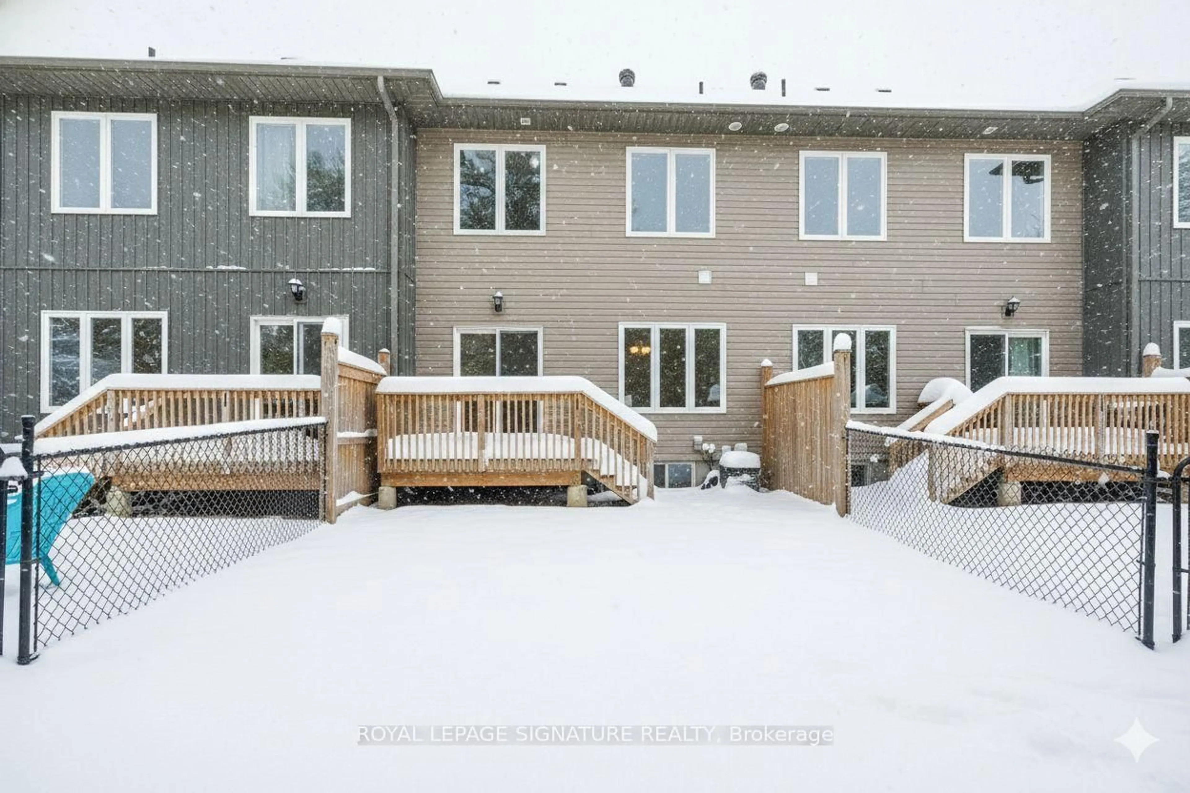 Patio, mountain view for 393 Manitoba St #3, Bracebridge Ontario P1L 1B4