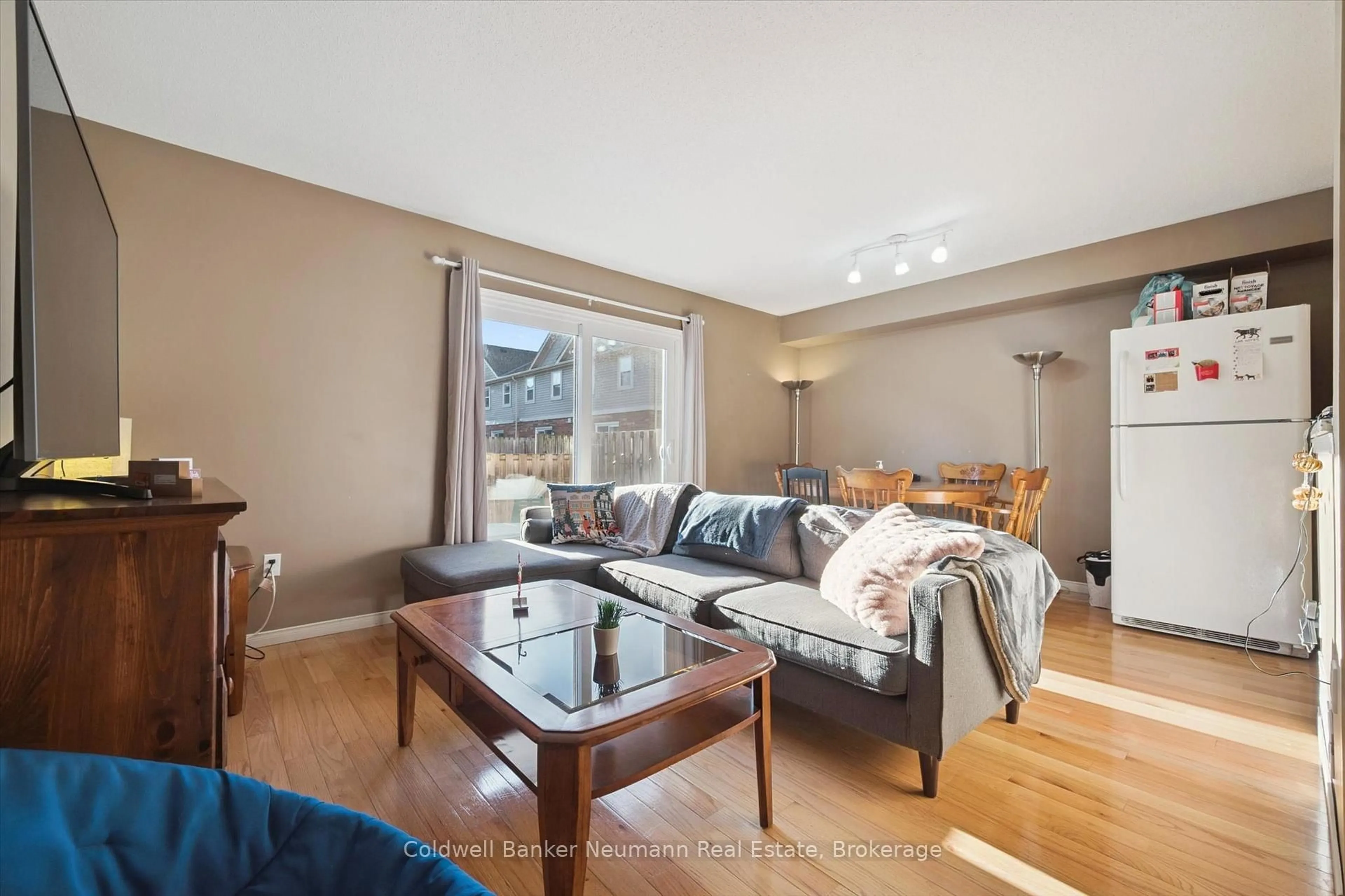 Living room with furniture, wood/laminate floor for 124 Gosling Gdns #33, Guelph Ontario N1G 5K6